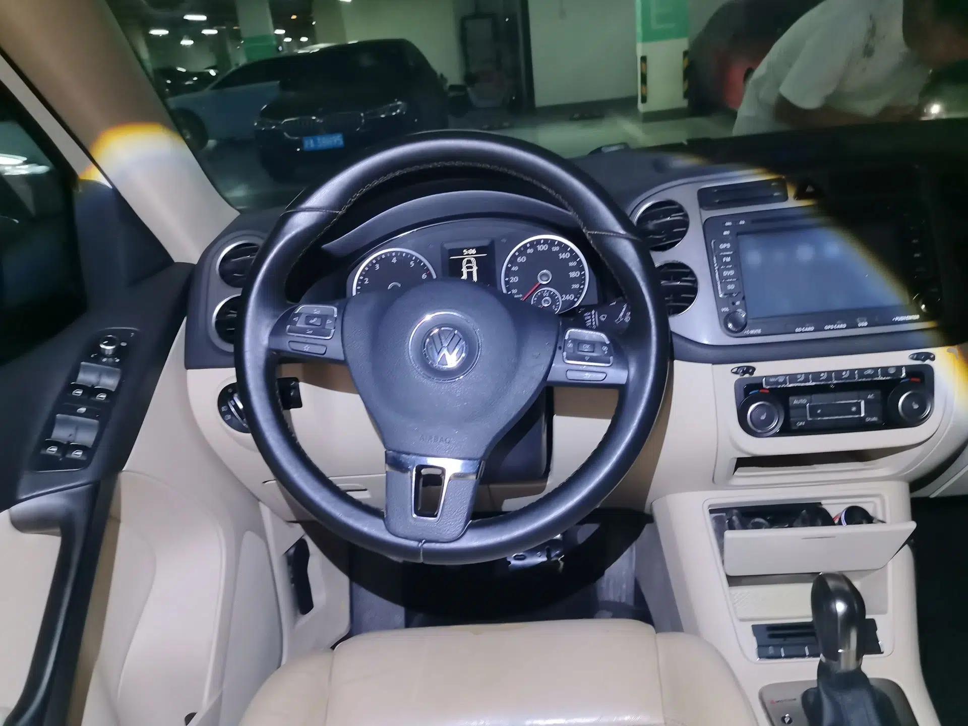 Volkswagen Tiguan 2012 1.8TSI Automatic All-Wheel Drive Elite Edition — миниатюра 10