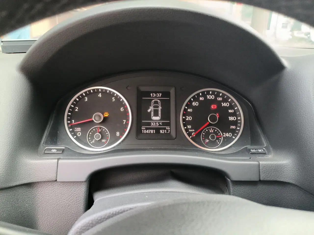 Volkswagen Tiguan 2010 1.8 TSI Manual Two-Wheel Drive Urban Edition — миниатюра 11