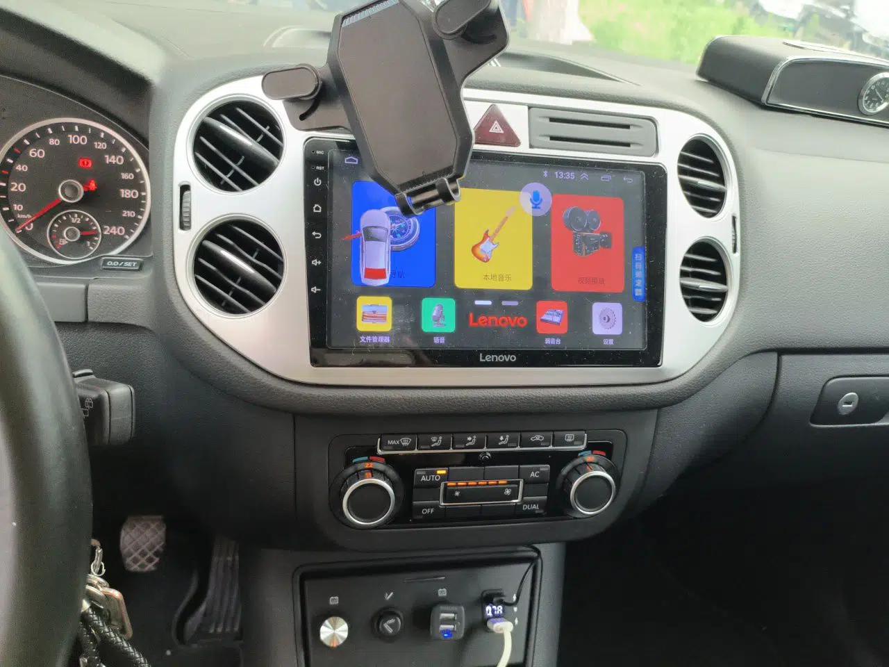 Volkswagen Tiguan 2010 1.8 TSI Manual Two-Wheel Drive Urban Edition — миниатюра 13
