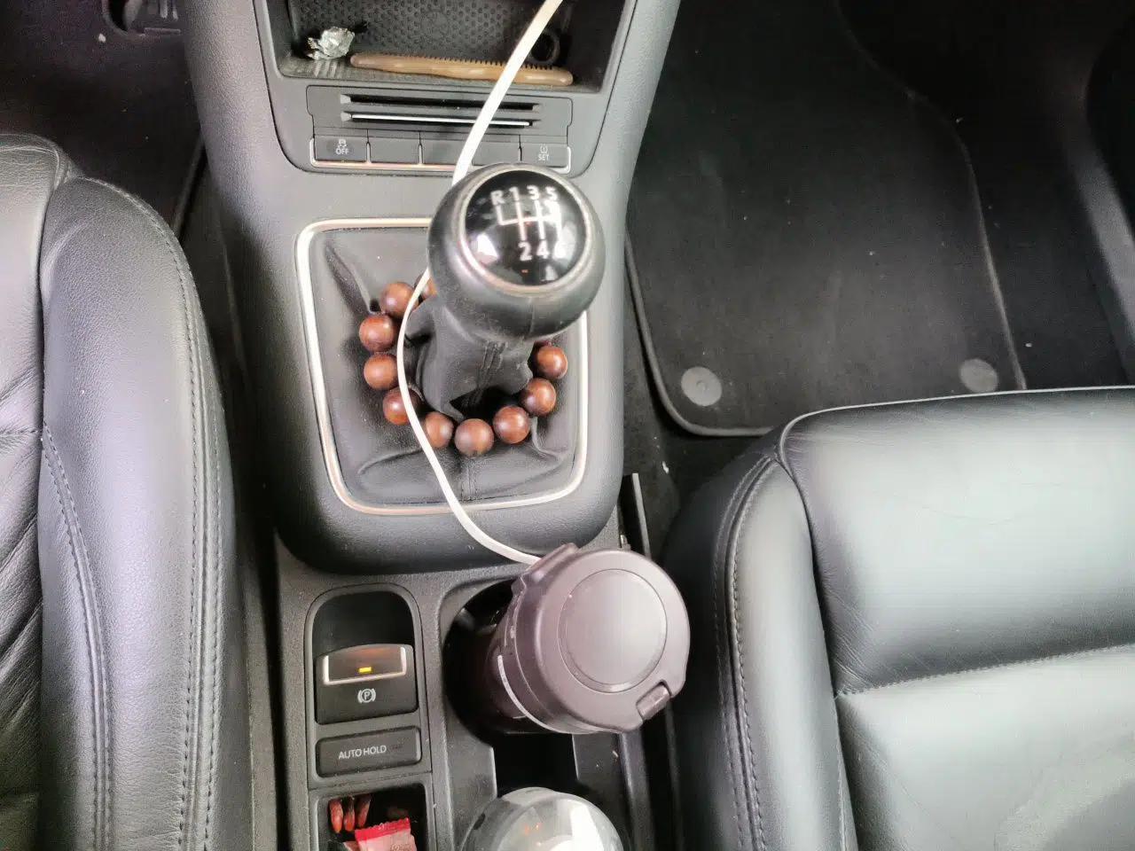 Volkswagen Tiguan 2010 1.8 TSI Manual Two-Wheel Drive Urban Edition — миниатюра 14