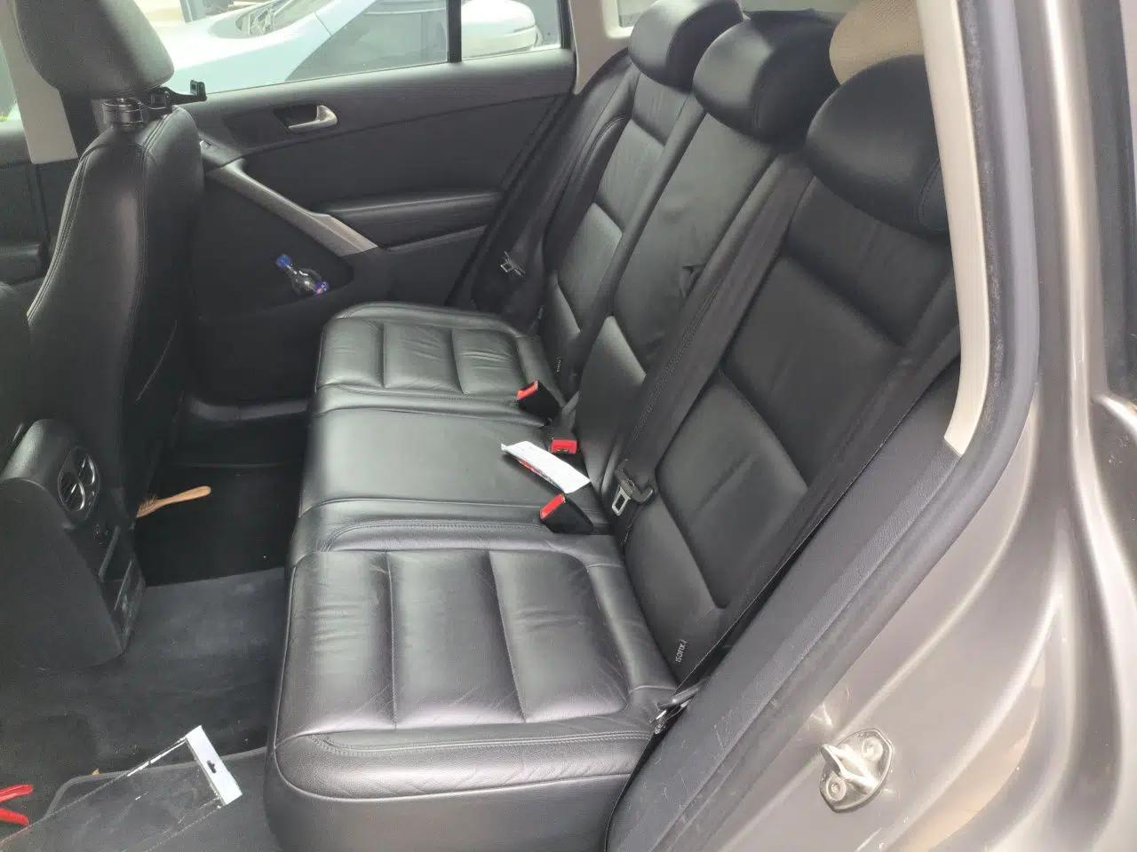 Volkswagen Tiguan 2010 1.8 TSI Manual Two-Wheel Drive Urban Edition — миниатюра 17