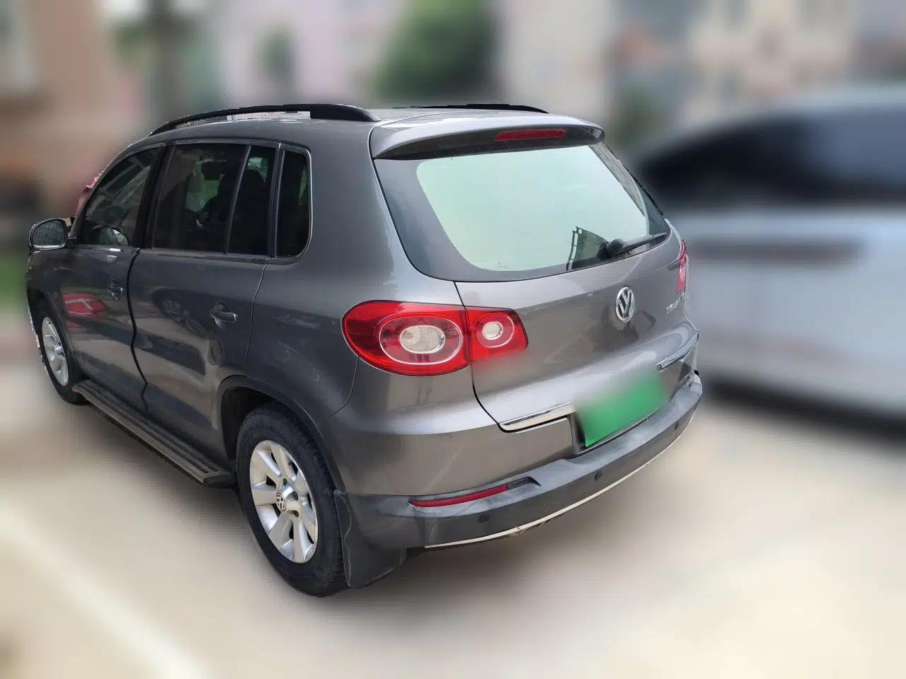 Volkswagen Tiguan 2010 1.8 TSI Manual Two-Wheel Drive Urban Edition — миниатюра 4