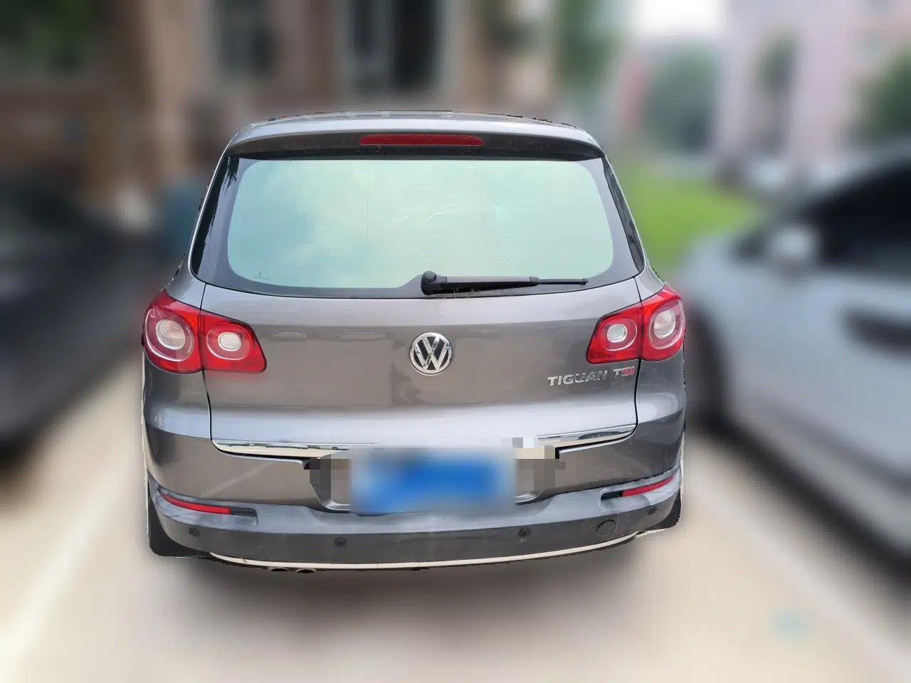 Volkswagen Tiguan 2010 1.8 TSI Manual Two-Wheel Drive Urban Edition — миниатюра 5