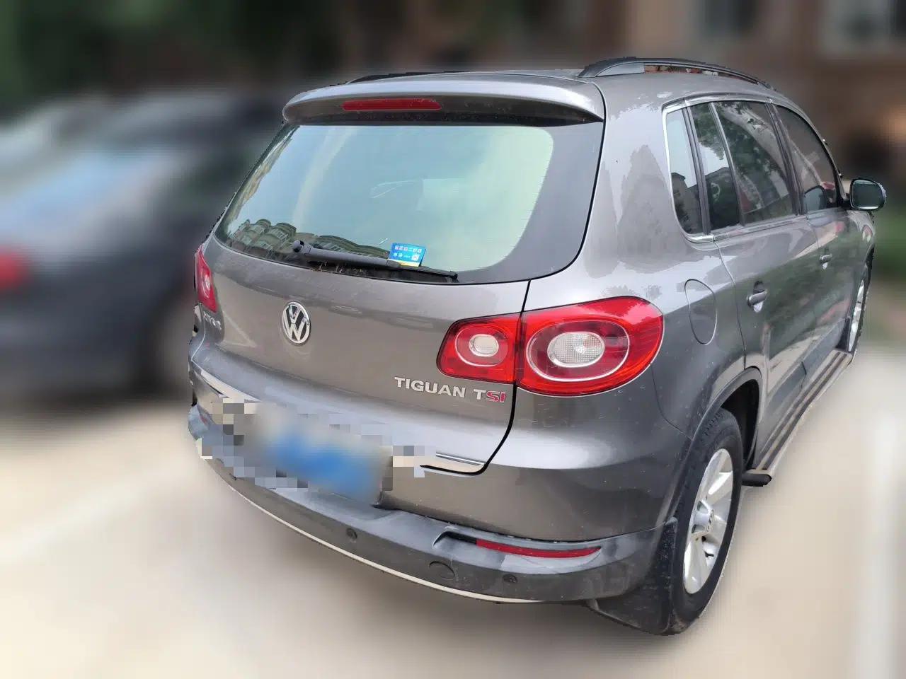 Volkswagen Tiguan 2010 1.8 TSI Manual Two-Wheel Drive Urban Edition — миниатюра 6