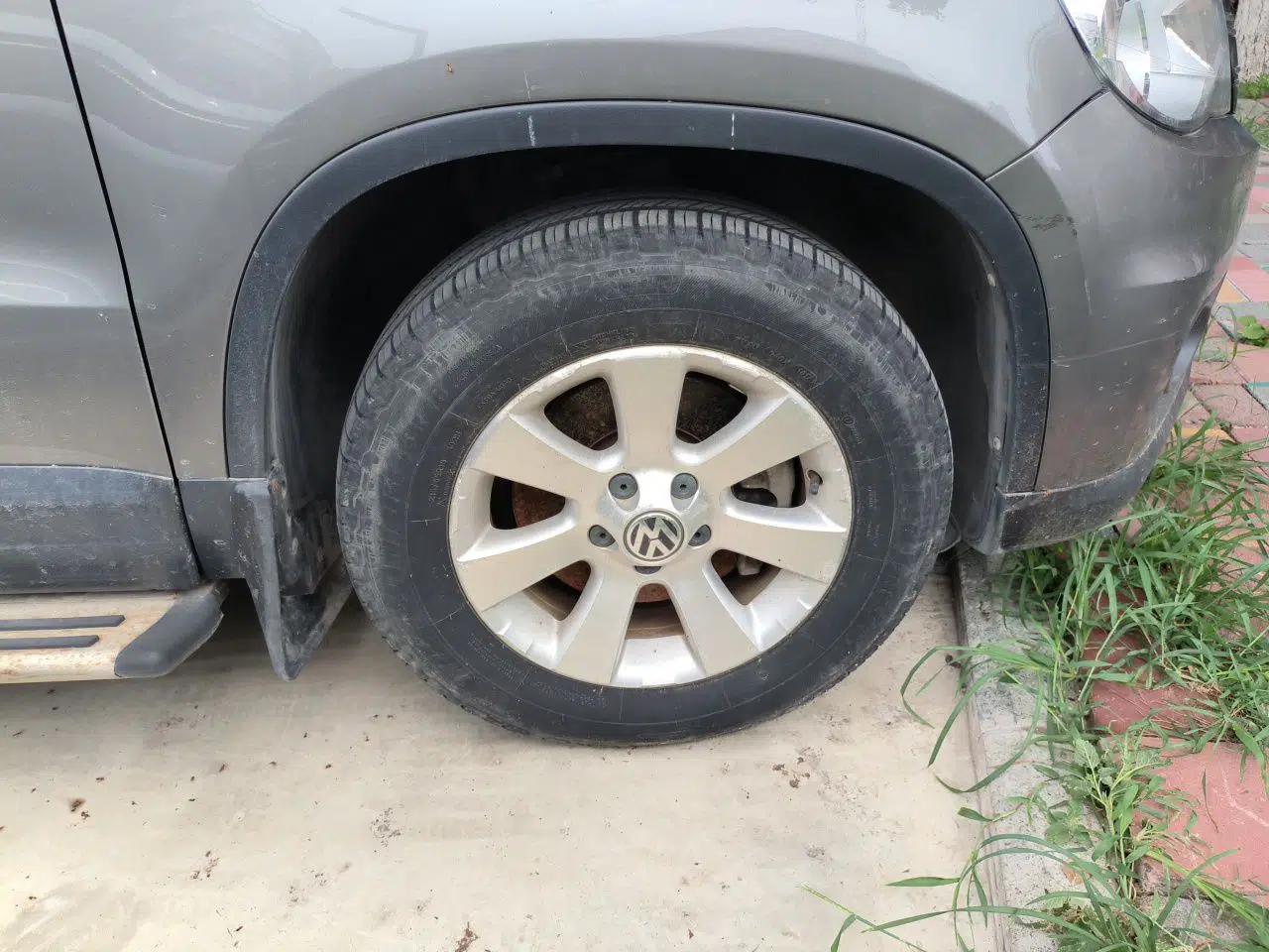 Volkswagen Tiguan 2010 1.8 TSI Manual Two-Wheel Drive Urban Edition — миниатюра 8