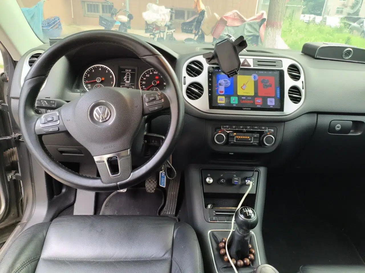 Volkswagen Tiguan 2010 1.8 TSI Manual Two-Wheel Drive Urban Edition — миниатюра 9