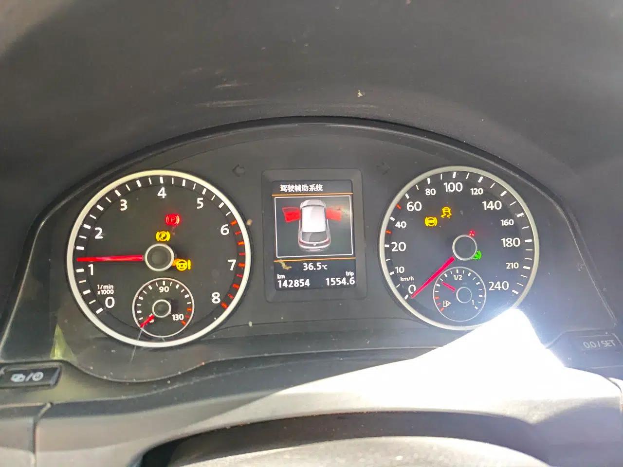 Volkswagen Tiguan 2015 1.8TSI Automatic Two-Wheel Drive Luxury Model — миниатюра 11