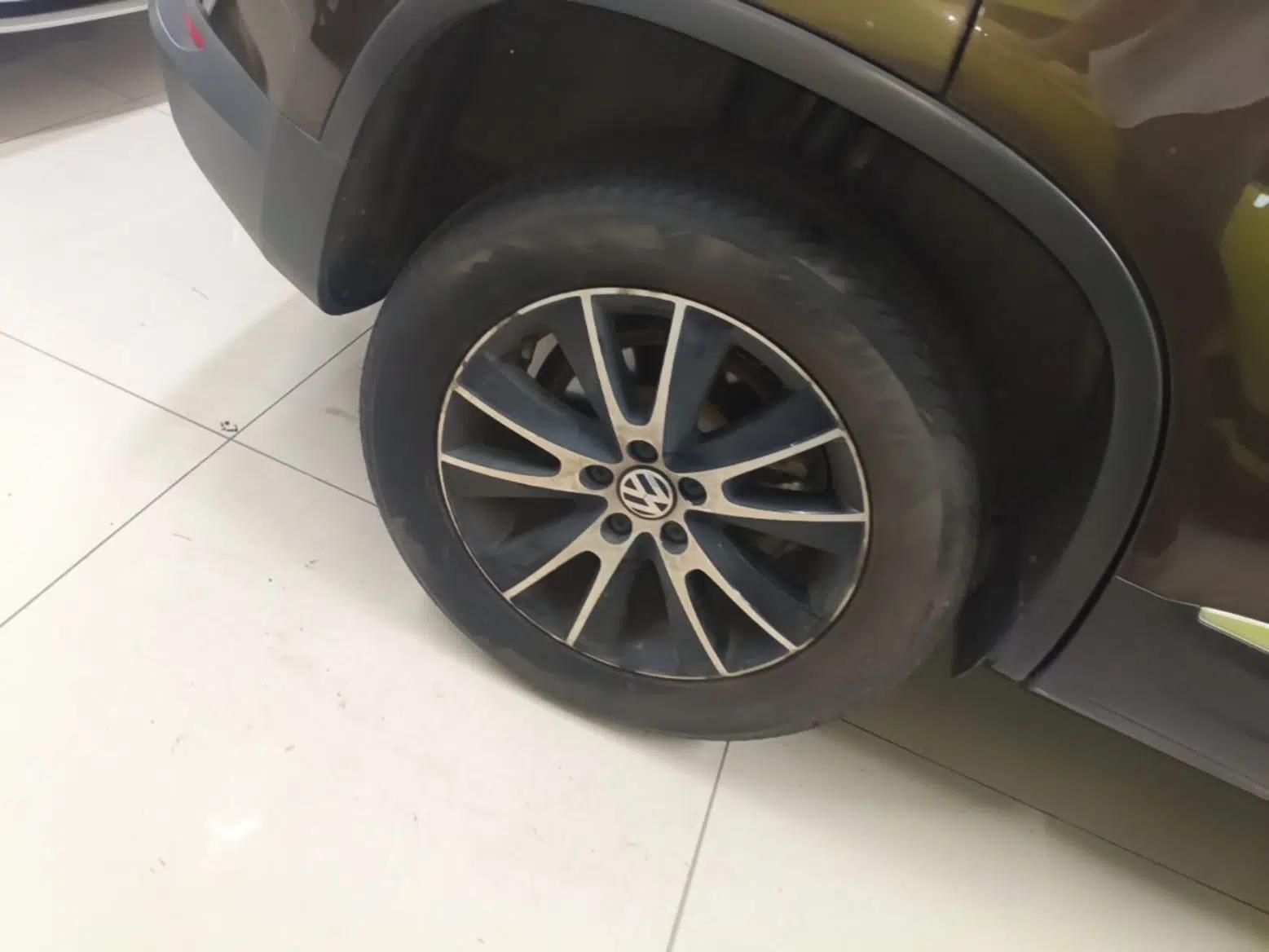 Volkswagen Tiguan 2015 1.8TSI Automatic Two-Wheel Drive Luxury Model — миниатюра 11