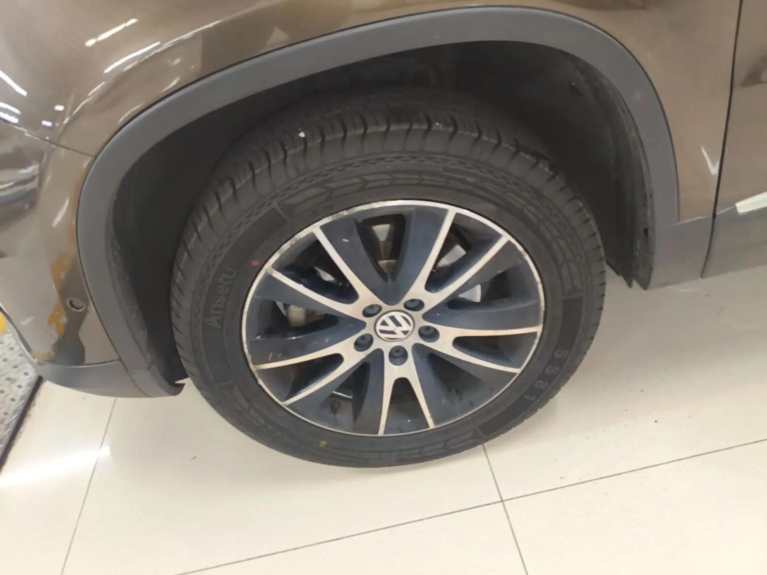 Volkswagen Tiguan 2015 1.8TSI Automatic Two-Wheel Drive Luxury Model — миниатюра 10