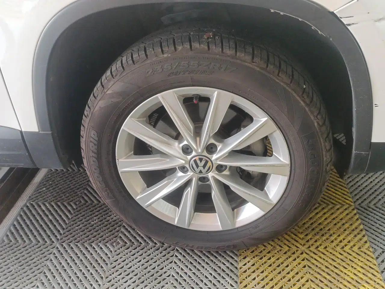 Volkswagen Tiguan 2015 1.8TSI Automatic Two-Wheel Drive Comfort Edition — миниатюра 8