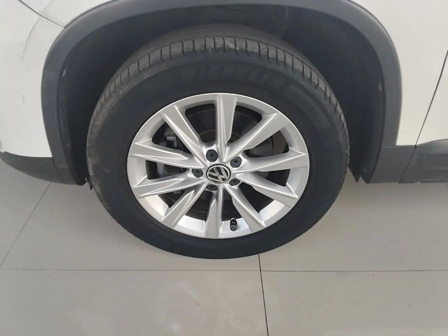 Volkswagen Tiguan 2015 1.8TSI Automatic All-Wheel Drive Style Vision Edition — миниатюра 10