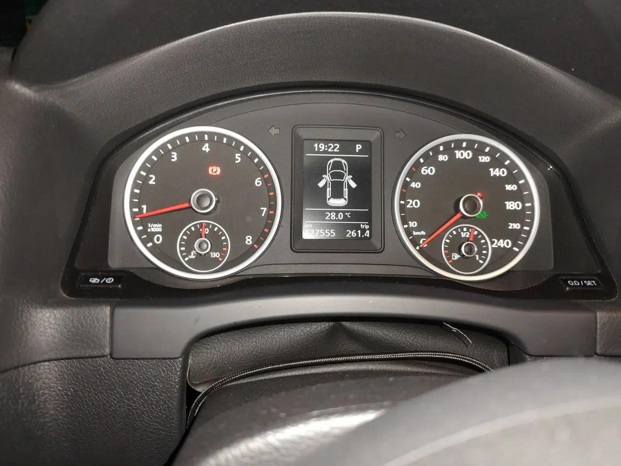 Volkswagen Tiguan 2015 1.8TSI Automatic Two-Wheel Drive Comfort Edition — миниатюра 12