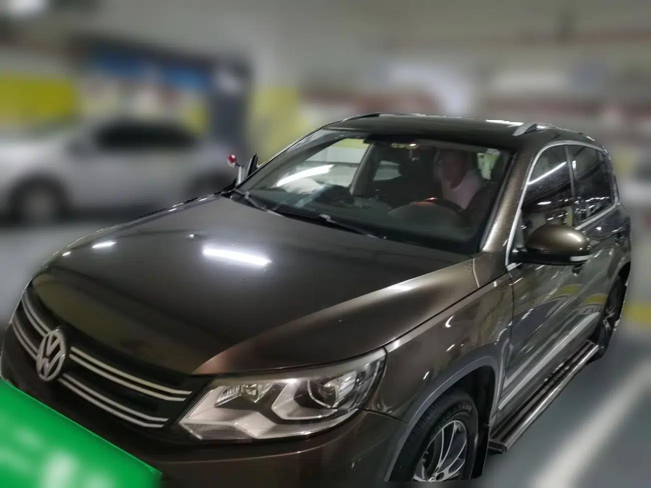 Volkswagen Tiguan 2015 1.8TSI Automatic Two-Wheel Drive Luxury Model — миниатюра 1