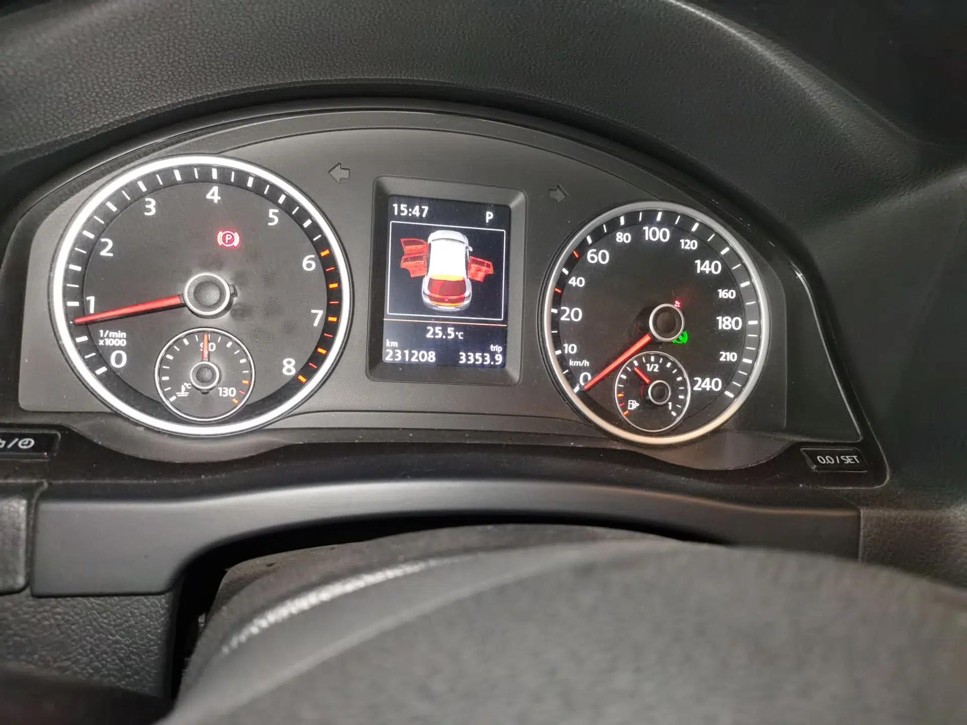 Volkswagen Tiguan 2015 1.8TSI Automatic Two-Wheel Drive Luxury Model — миниатюра 12