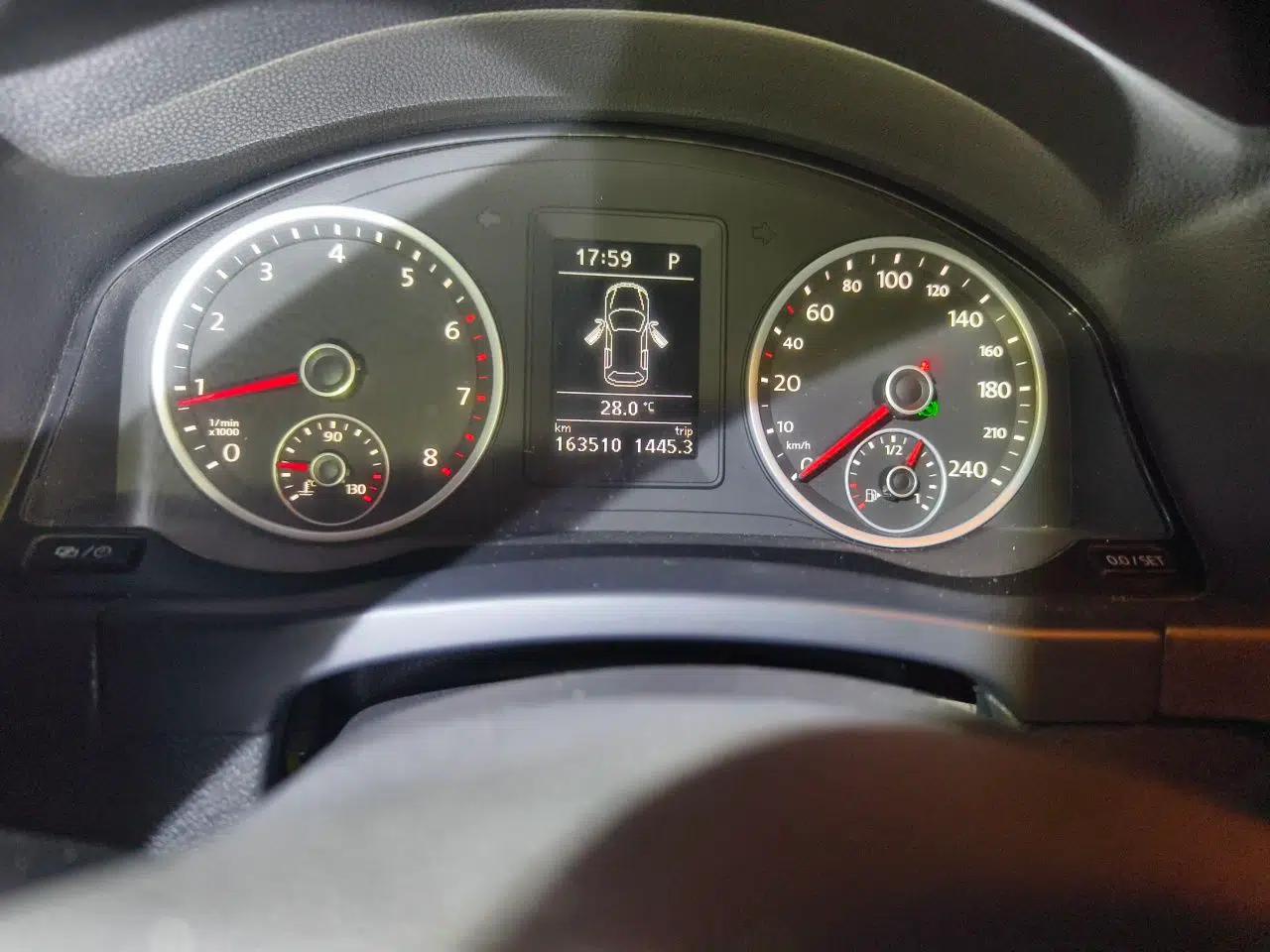 Volkswagen Tiguan 2015 1.8TSI Automatic Two-Wheel Drive Comfort Edition — миниатюра 12