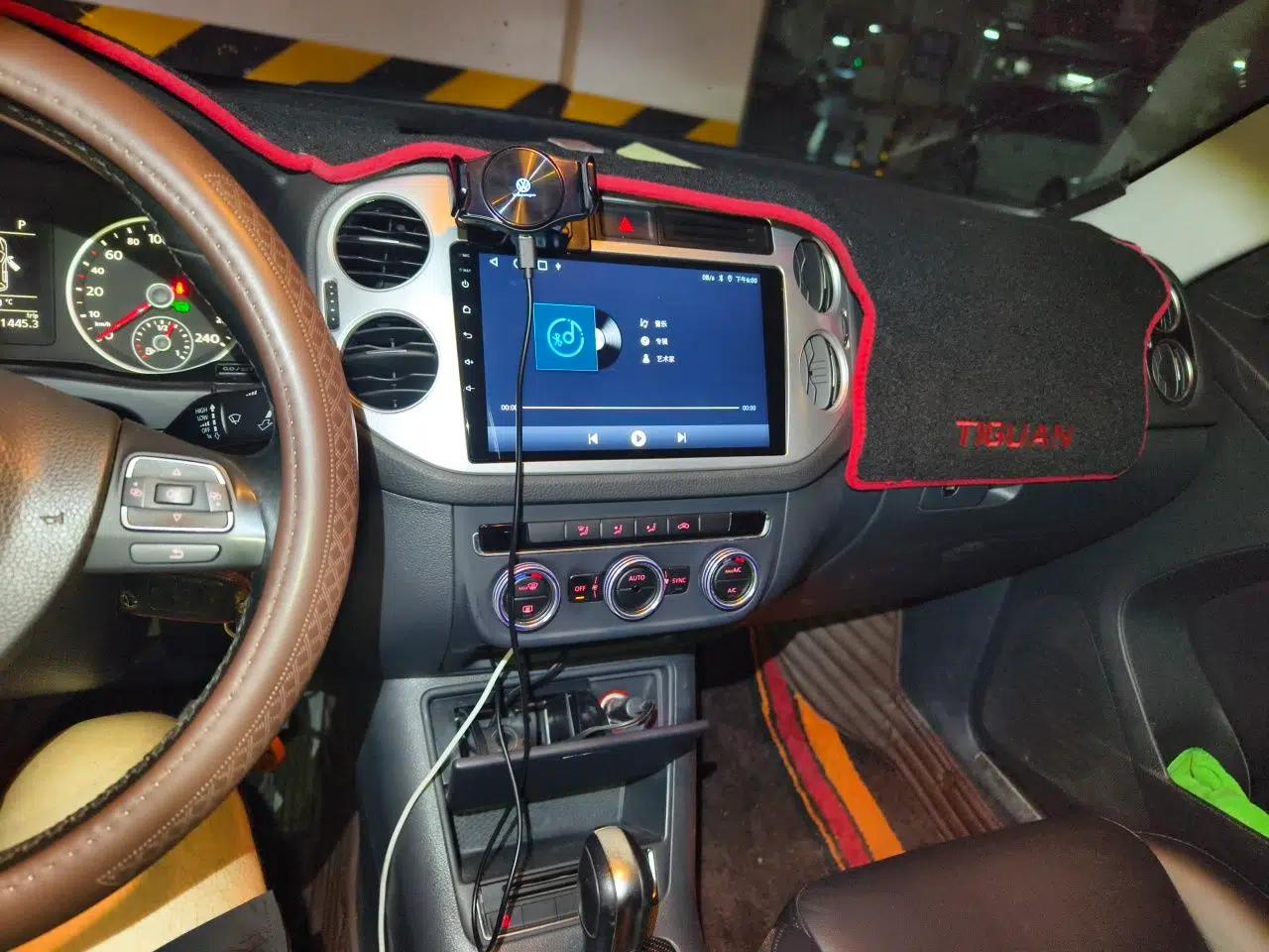 Volkswagen Tiguan 2015 1.8TSI Automatic Two-Wheel Drive Comfort Edition — миниатюра 13