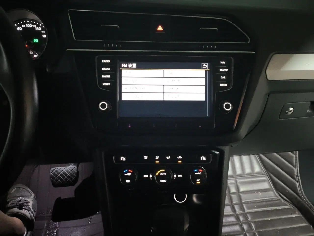 Volkswagen Tiguan L 2018 330TSI Automatic Two-Wheel Drive Comfort Edition — миниатюра 13
