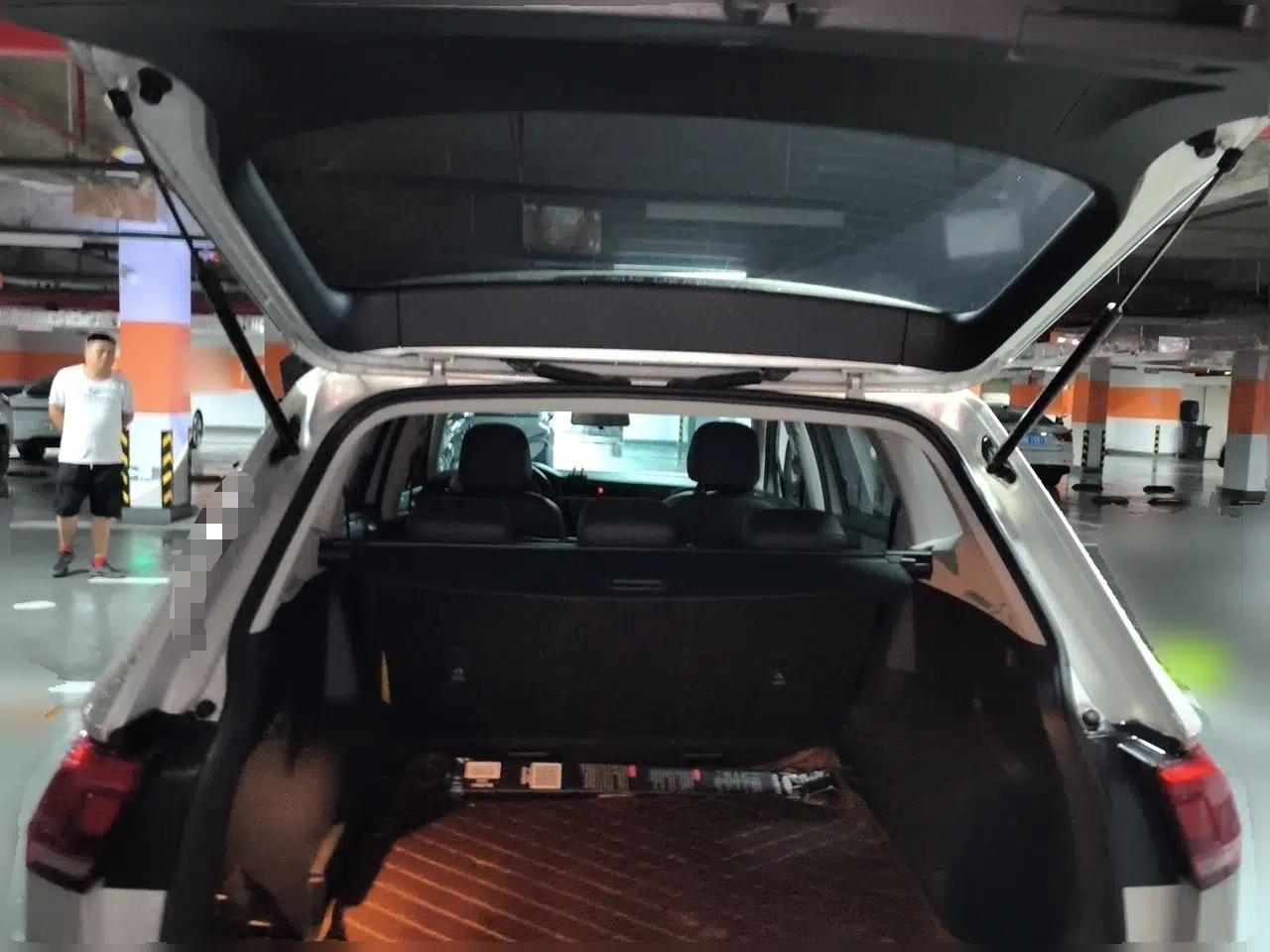 Volkswagen Tiguan L 2018 330TSI Automatic Two-Wheel Drive Comfort Edition — миниатюра 19