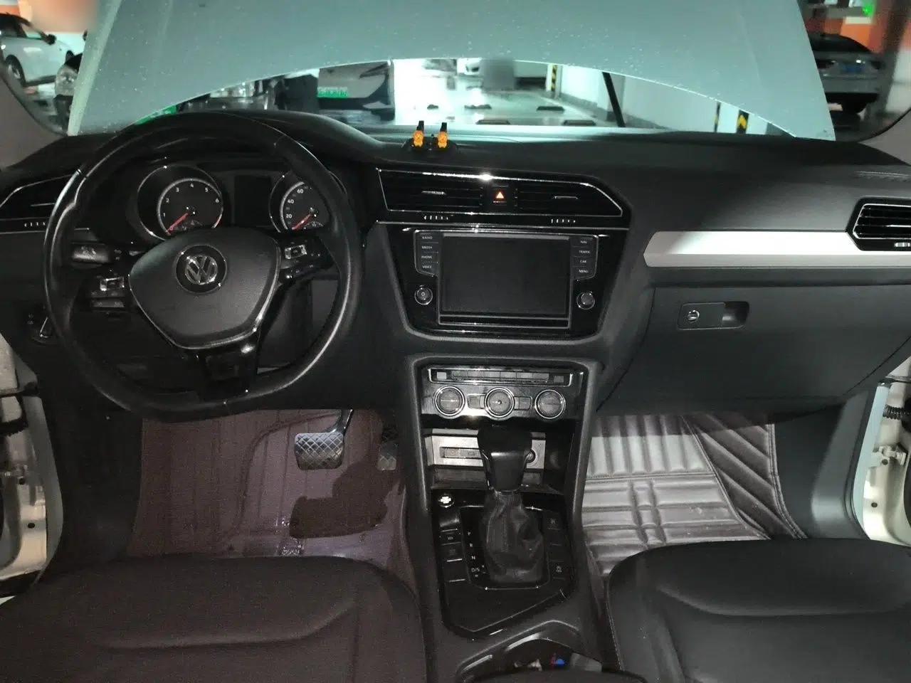 Volkswagen Tiguan L 2018 330TSI Automatic Two-Wheel Drive Comfort Edition — миниатюра 9