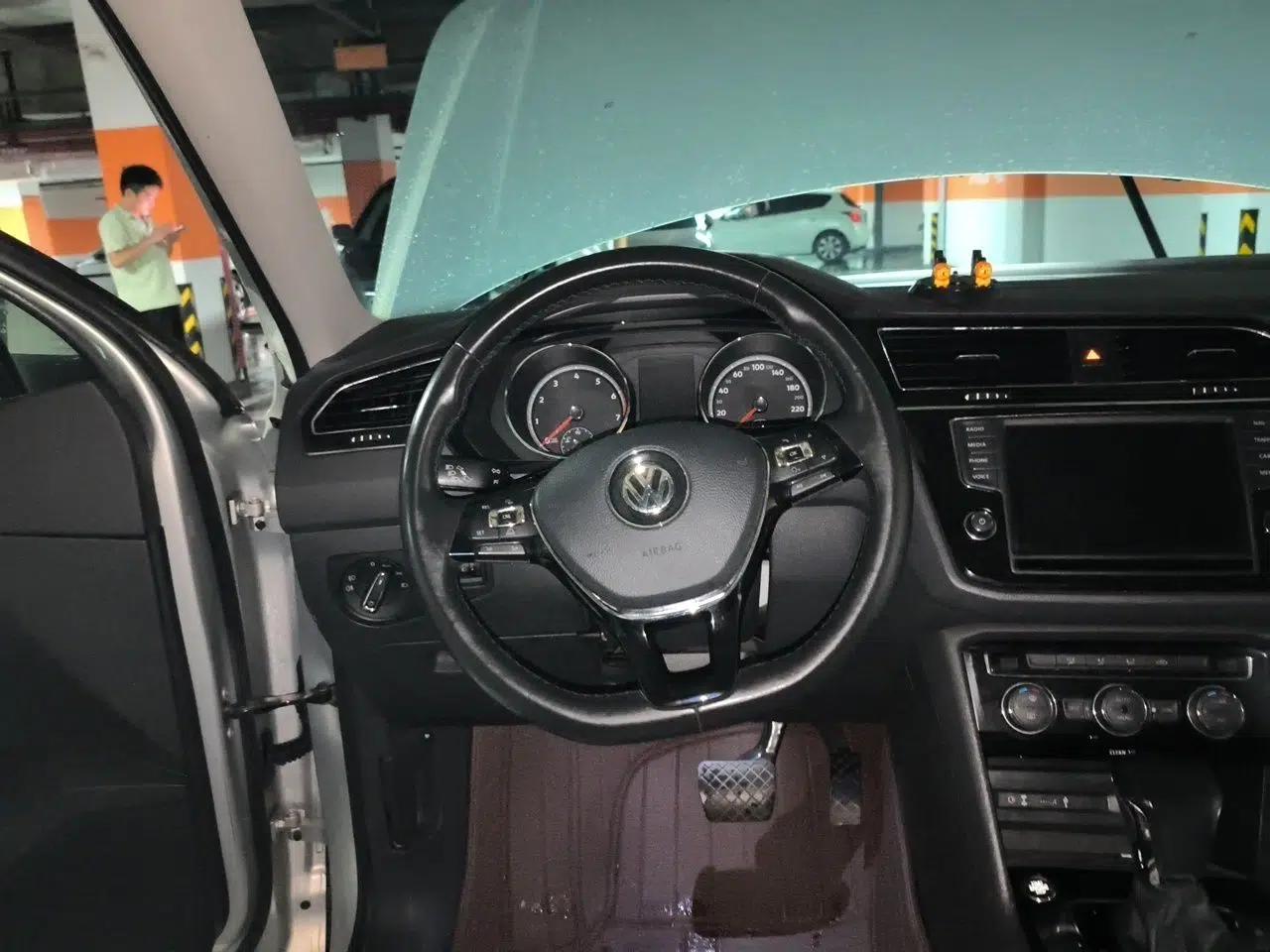 Volkswagen Tiguan L 2018 330TSI Automatic Two-Wheel Drive Comfort Edition — миниатюра 10