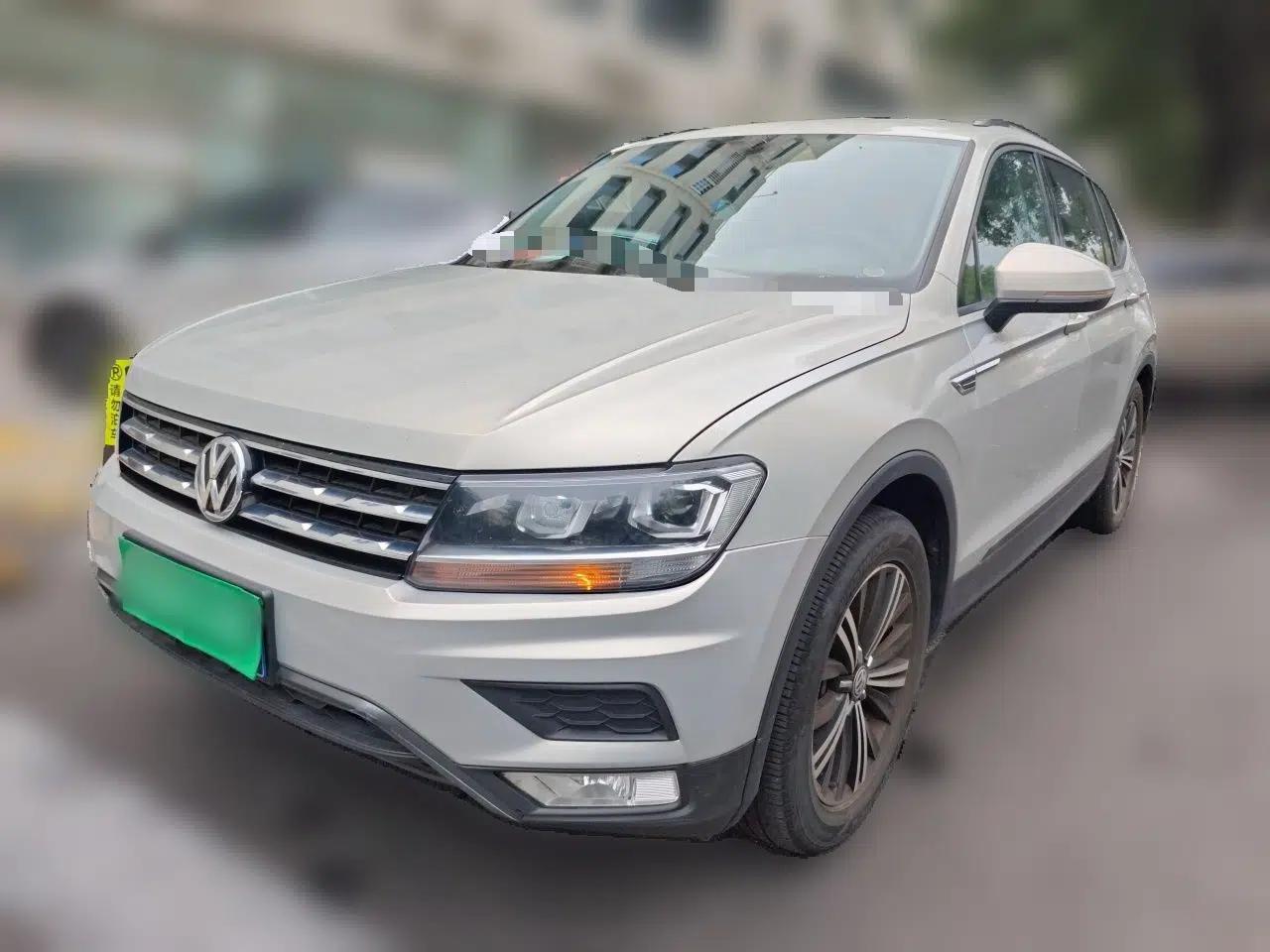 Volkswagen Tiguan L 2018 Revised Version 330TSI Automatic Two-Wheel Drive Trendy Edition — миниатюра 1