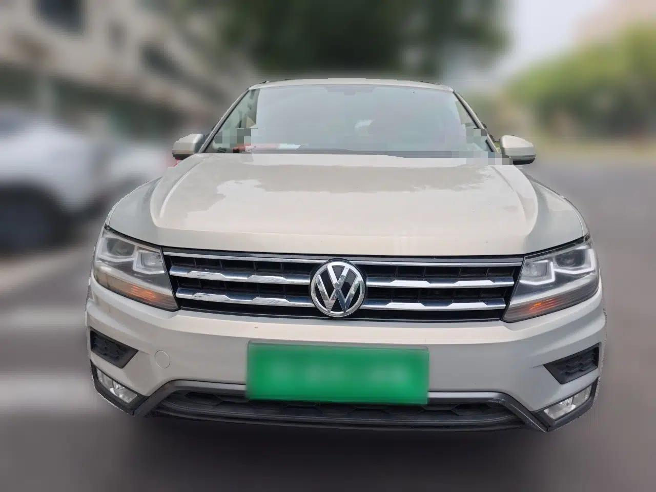 Volkswagen Tiguan L 2018 Revised Version 330TSI Automatic Two-Wheel Drive Trendy Edition — миниатюра 2
