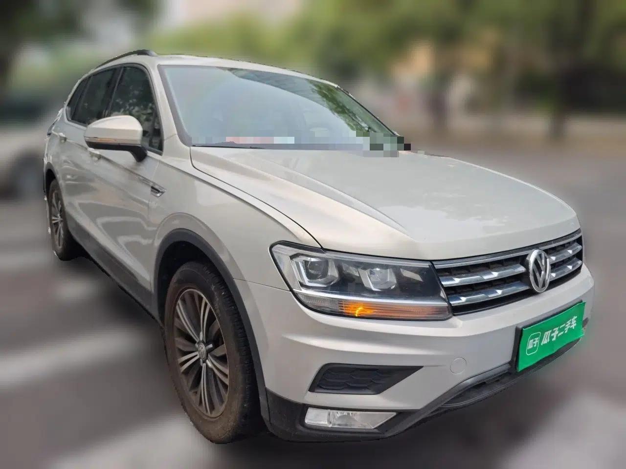 Volkswagen Tiguan L 2018 Revised Version 330TSI Automatic Two-Wheel Drive Trendy Edition — миниатюра 3