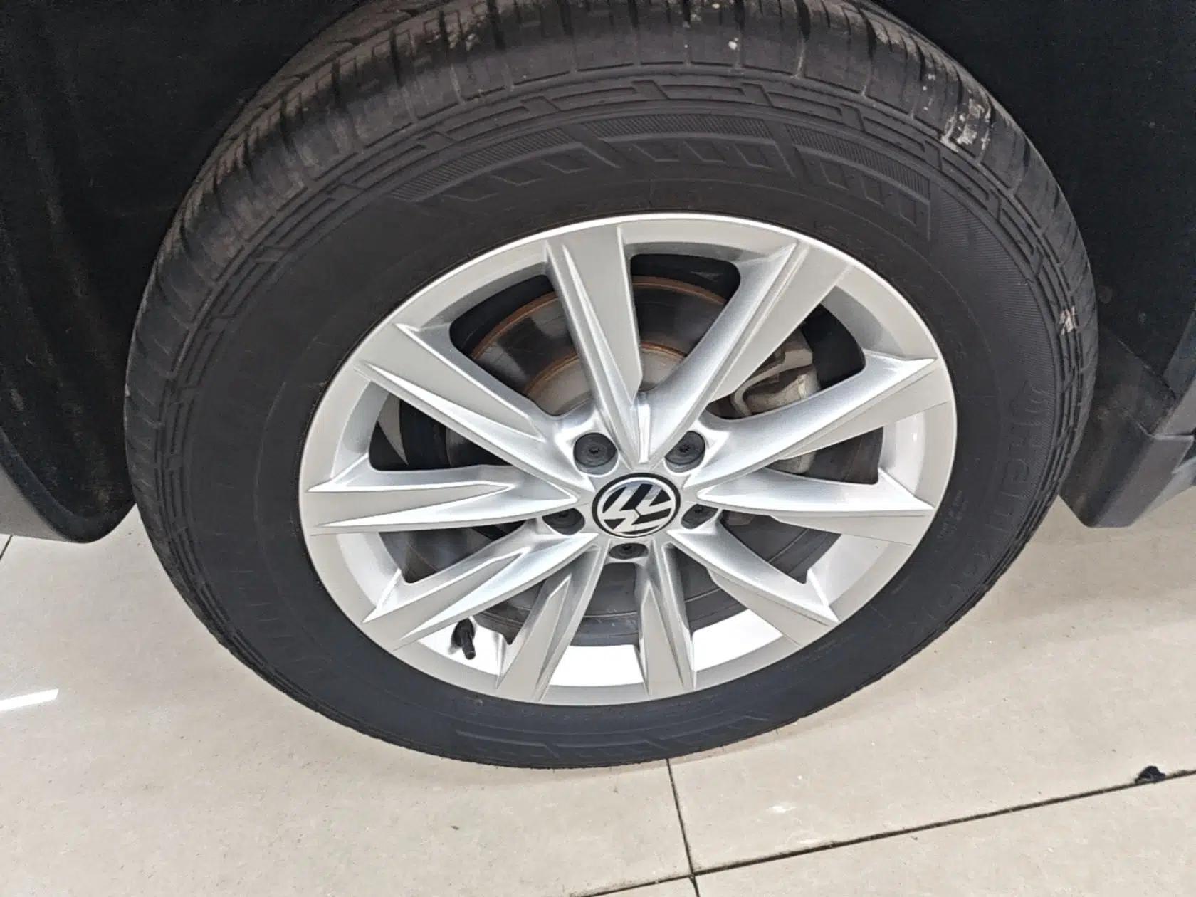 Volkswagen Tiguan 2016 280TSI Automatic Two-Wheel-Drive Silk Road Style Edition — миниатюра 11