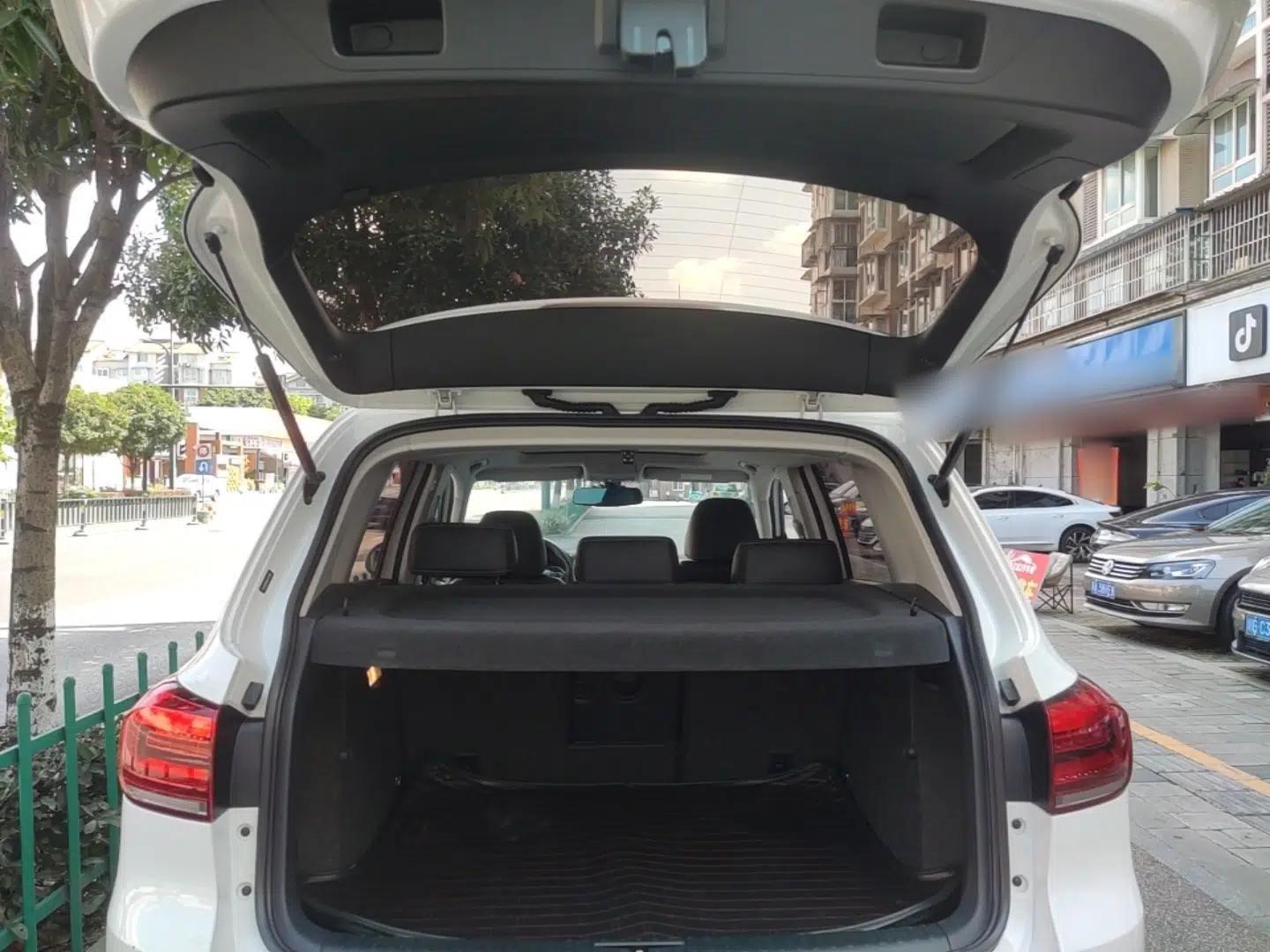 Volkswagen Tiguan 2016 280TSI Automatic Two-Wheel Drive Silk Road Comfort Edition — миниатюра 22