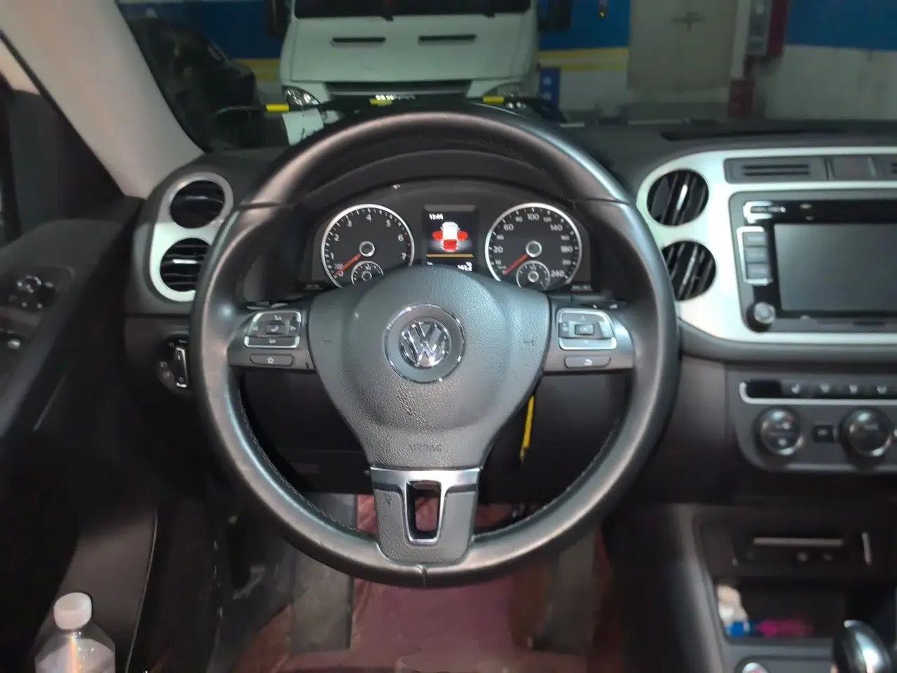 Volkswagen Tiguan 2015 2.0 TSI Automatic All-Wheel Drive Flagship Edition — миниатюра 10