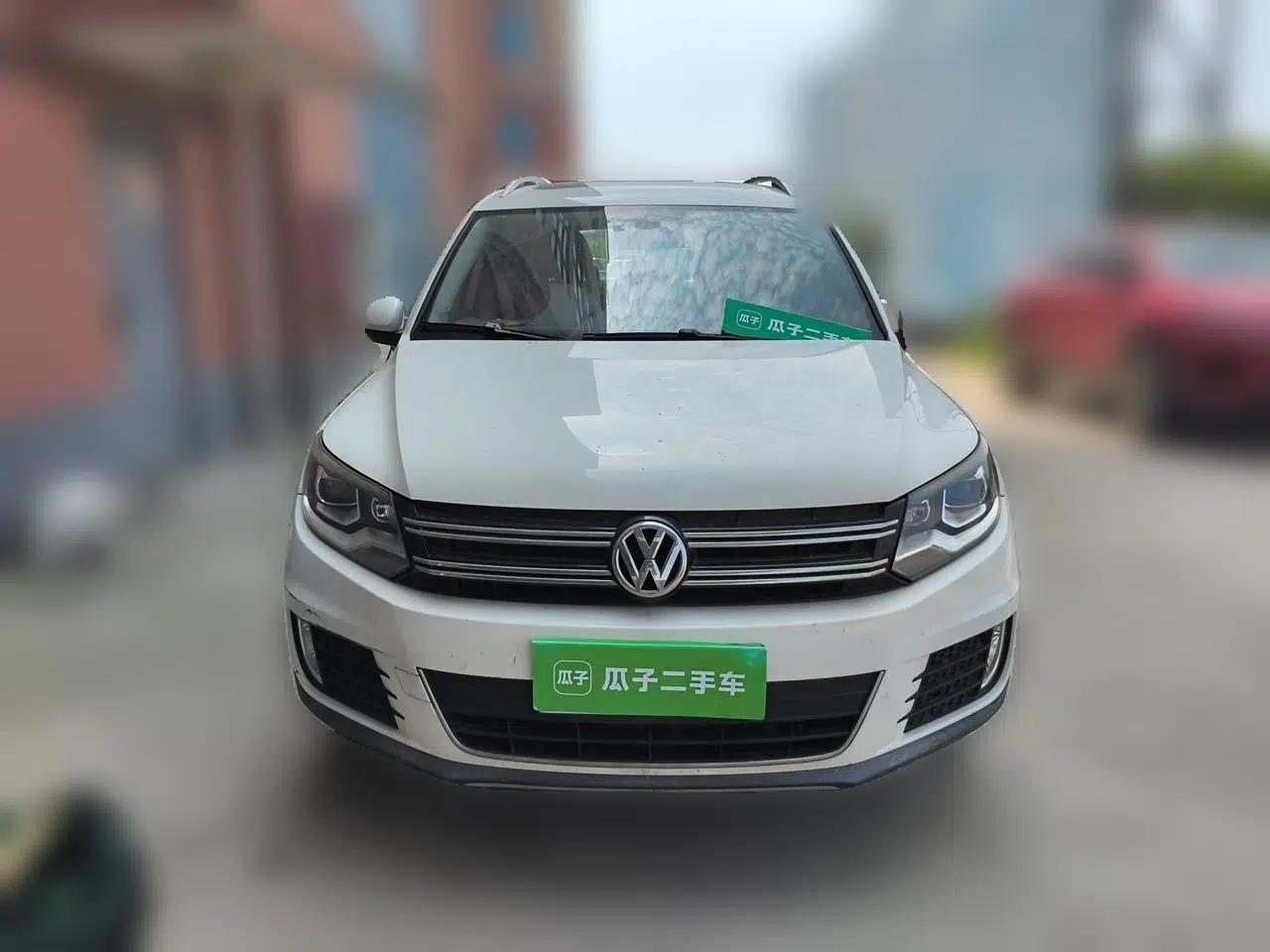 Volkswagen Tiguan 2015 1.8TSI Automatic Two-Wheel Drive Luxury Model — миниатюра 2