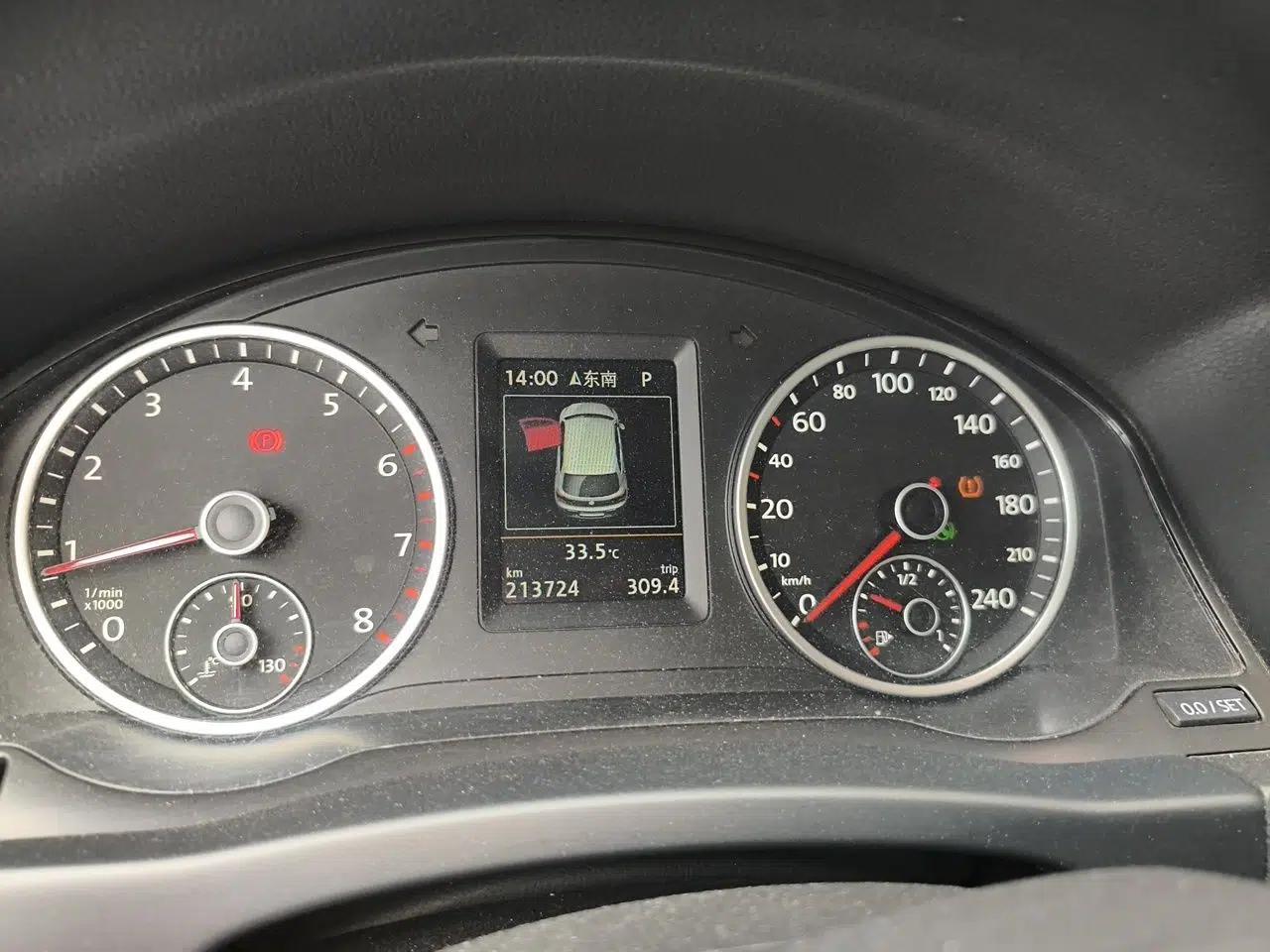 Volkswagen Tiguan 2015 1.8TSI Automatic Two-Wheel Drive Luxury Model — миниатюра 11