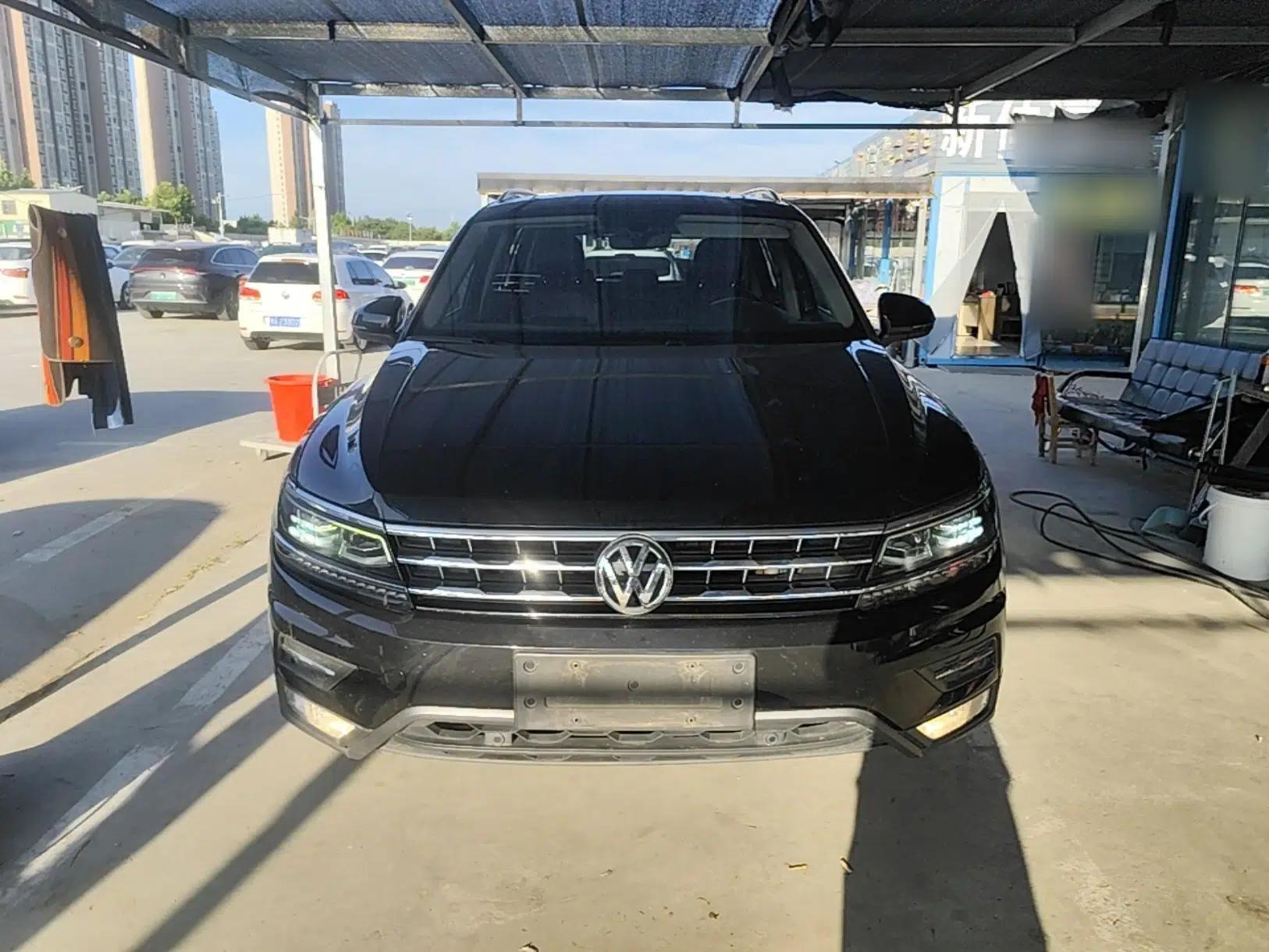 Volkswagen Tiguan L 2018 Revised 330TSI Automatic Two-Wheel Drive Flagship Edition — миниатюра 2