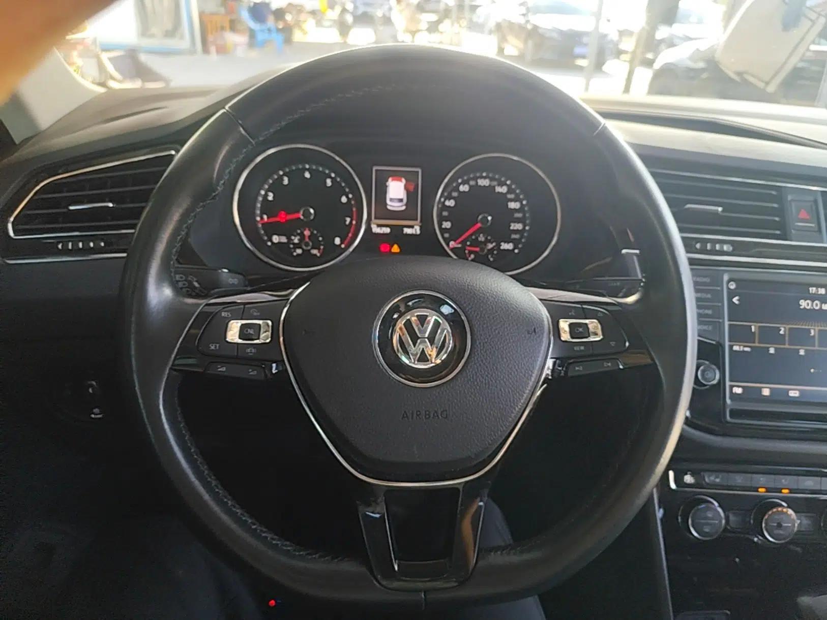 Volkswagen Tiguan L 2018 Revised 330TSI Automatic Two-Wheel Drive Flagship Edition — миниатюра 18