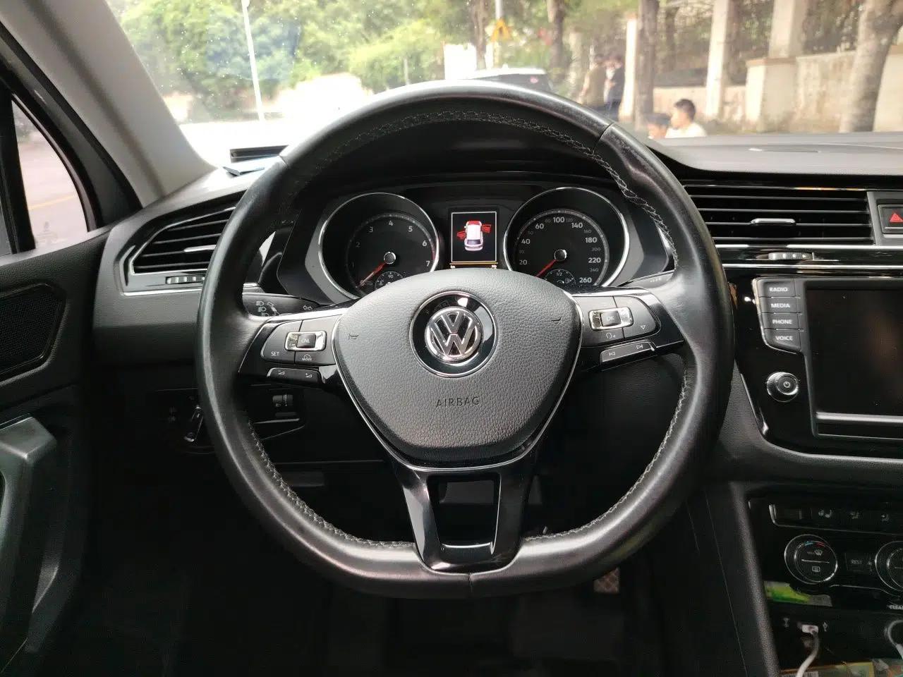 Volkswagen Tiguan L 2018 Facelift 330TSI Automatic Two-Wheel Drive Luxury Edition — миниатюра 9