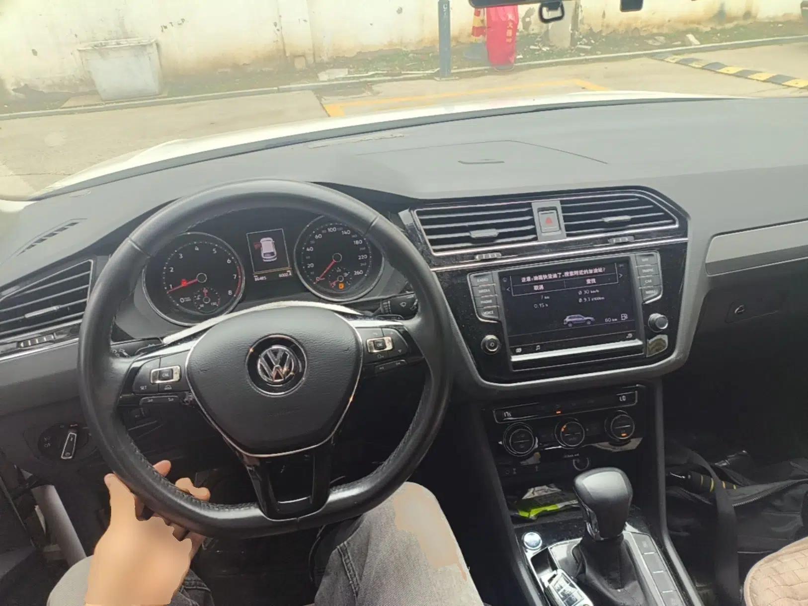 Volkswagen Tiguan L 2018 330TSI Automatic Two-Wheel Drive Comfort Edition — миниатюра 12