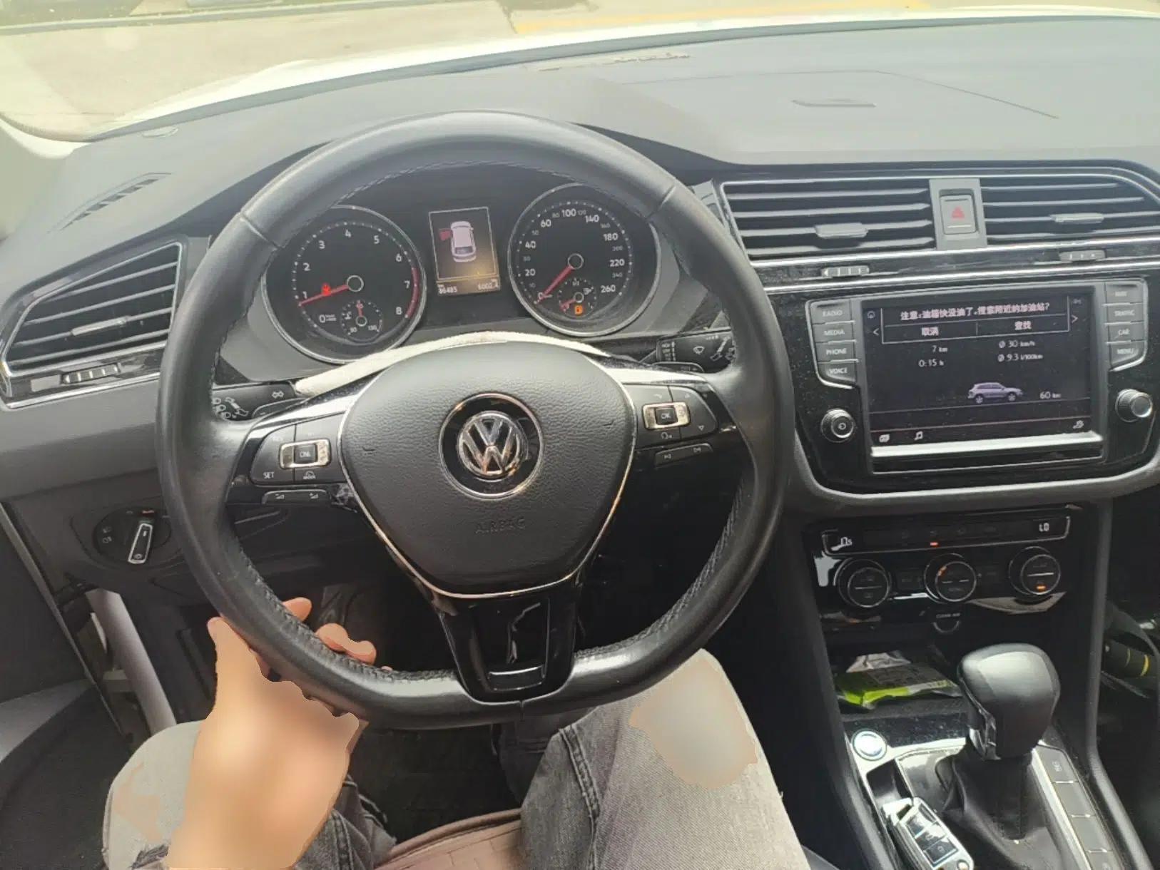 Volkswagen Tiguan L 2018 330TSI Automatic Two-Wheel Drive Comfort Edition — миниатюра 13