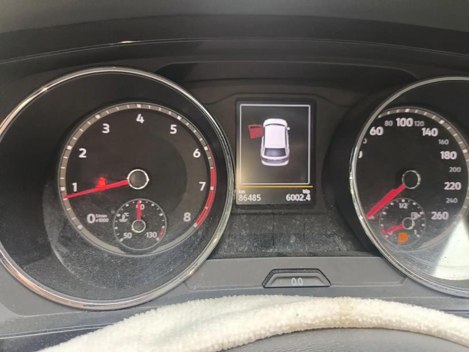 Volkswagen Tiguan L 2018 330TSI Automatic Two-Wheel Drive Comfort Edition — миниатюра 14