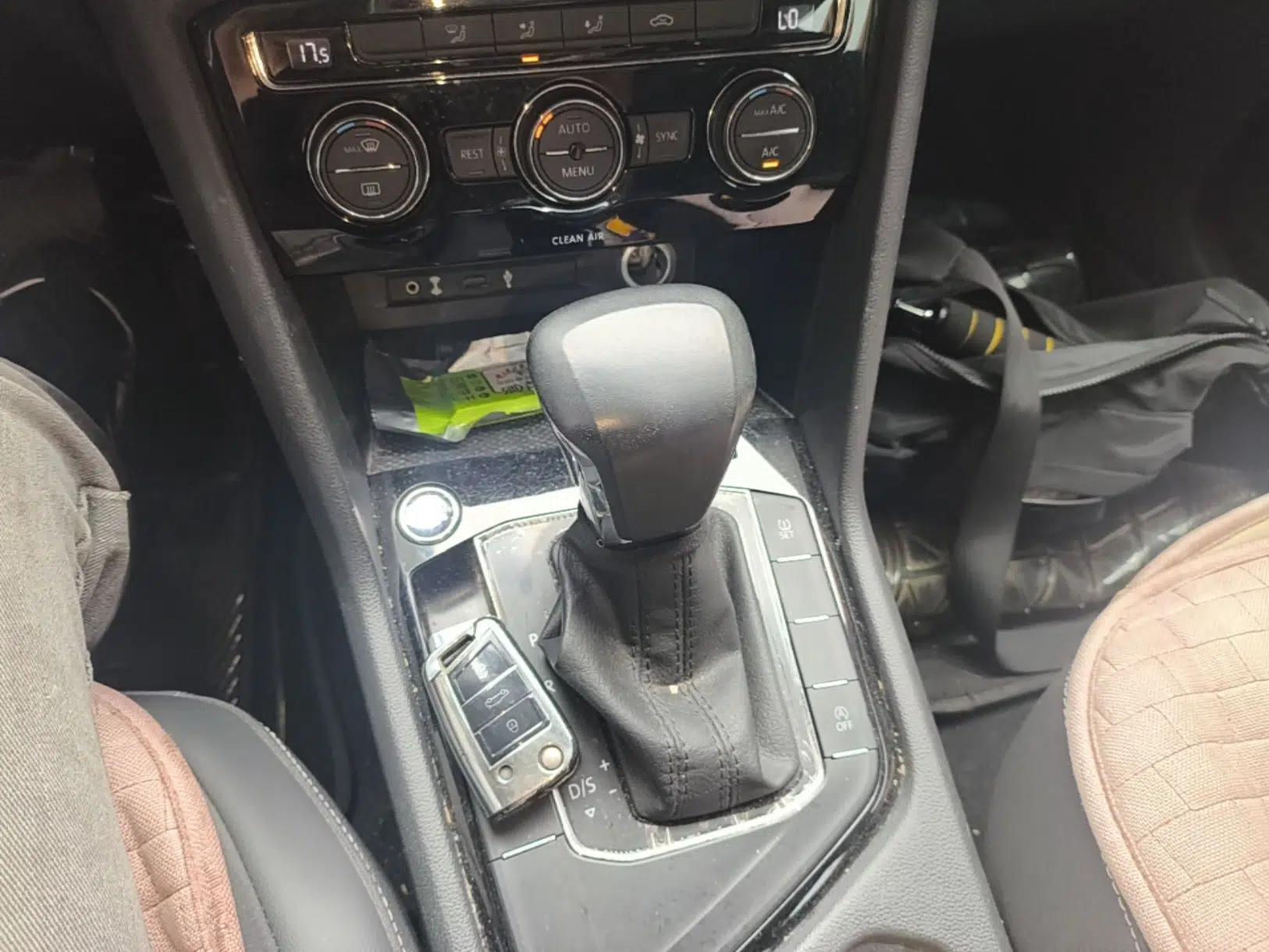 Volkswagen Tiguan L 2018 330TSI Automatic Two-Wheel Drive Comfort Edition — миниатюра 16