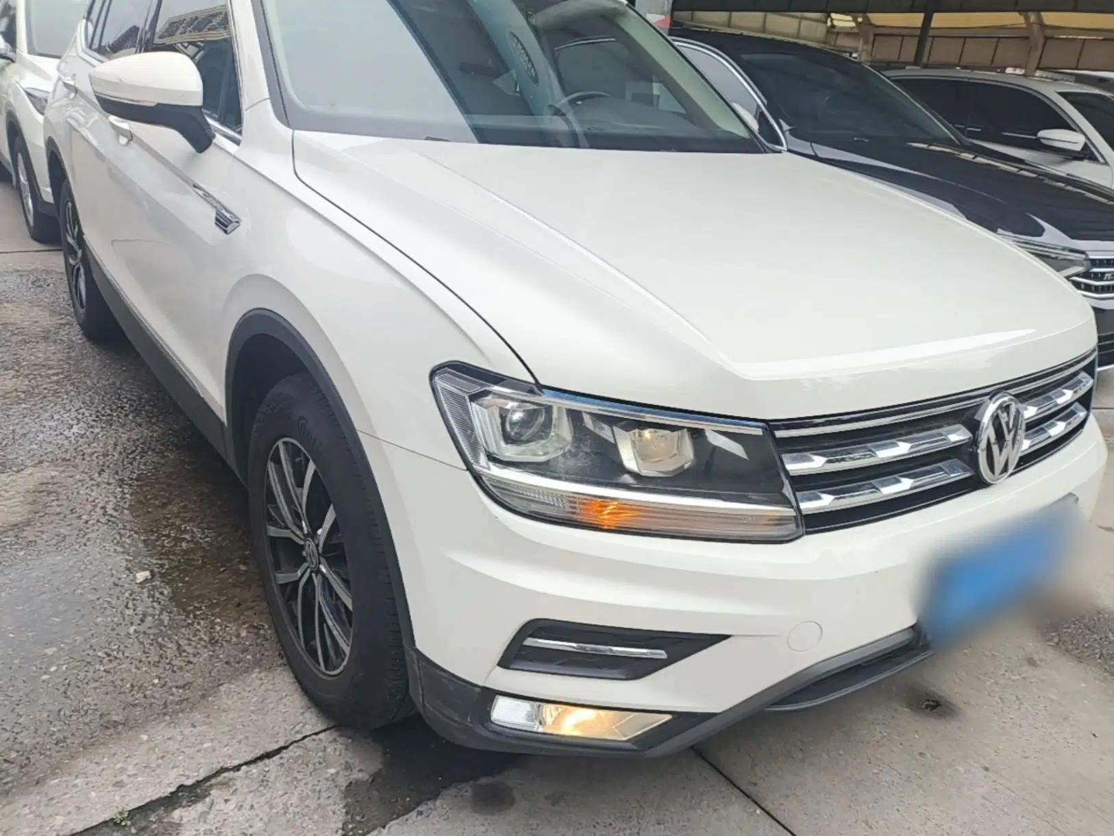 Volkswagen Tiguan L 2018 330TSI Automatic Two-Wheel Drive Comfort Edition — миниатюра 3