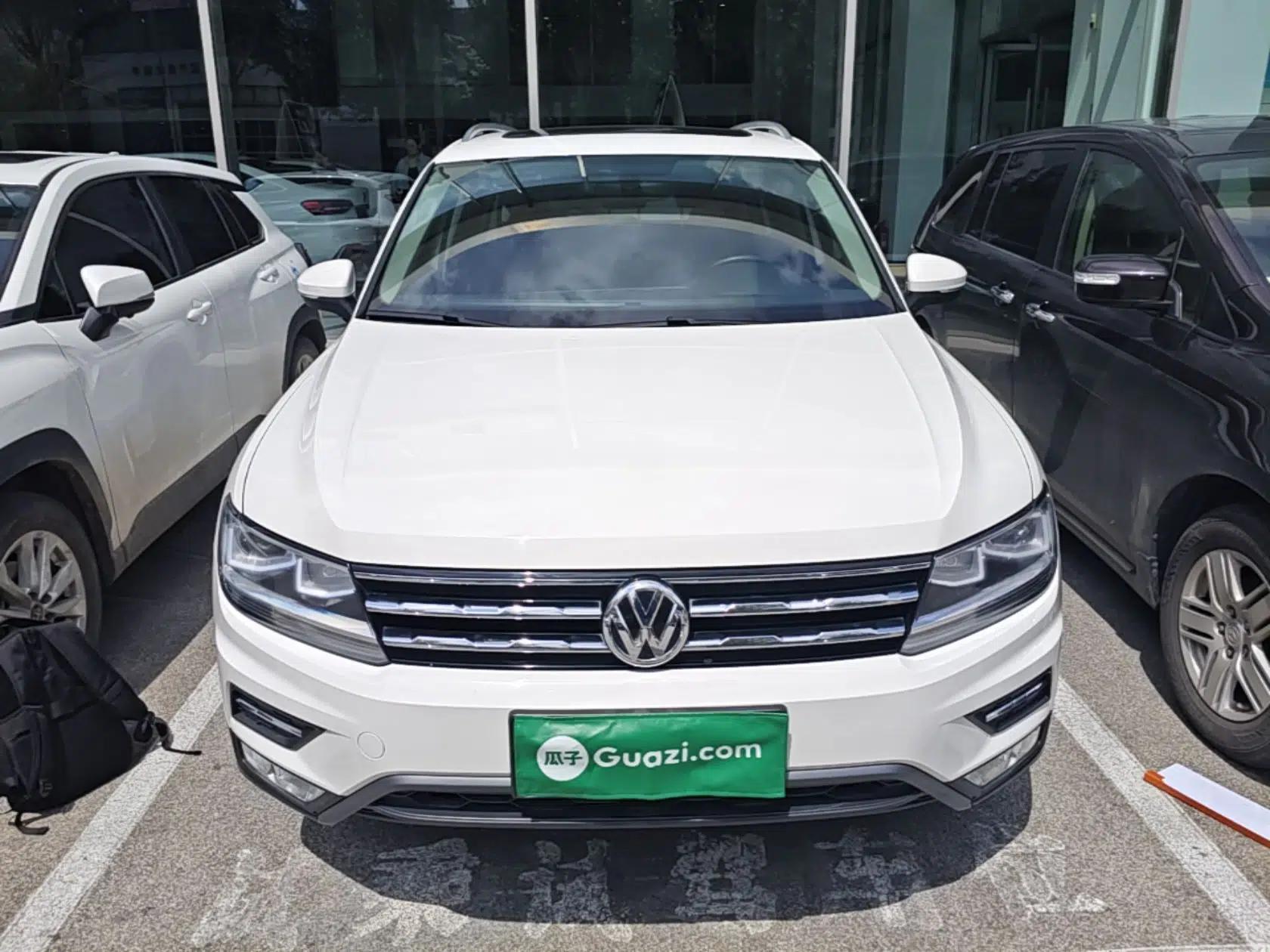 Volkswagen Tiguan L 2017 330TSI Automatic Two-Wheel Drive Luxury Edition — миниатюра 2