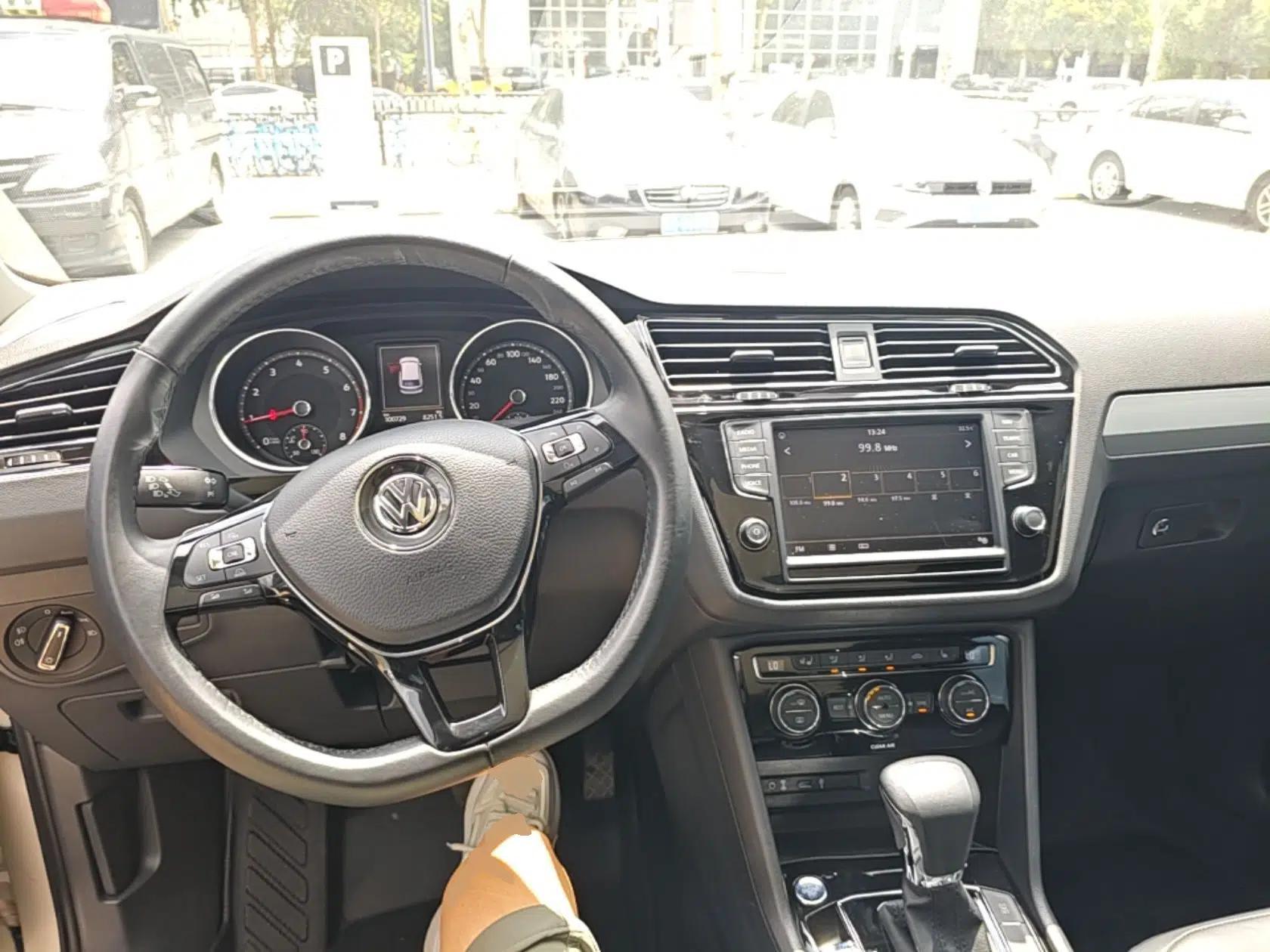 Volkswagen Tiguan L 2017 330TSI Automatic Two-Wheel Drive Luxury Edition — миниатюра 12