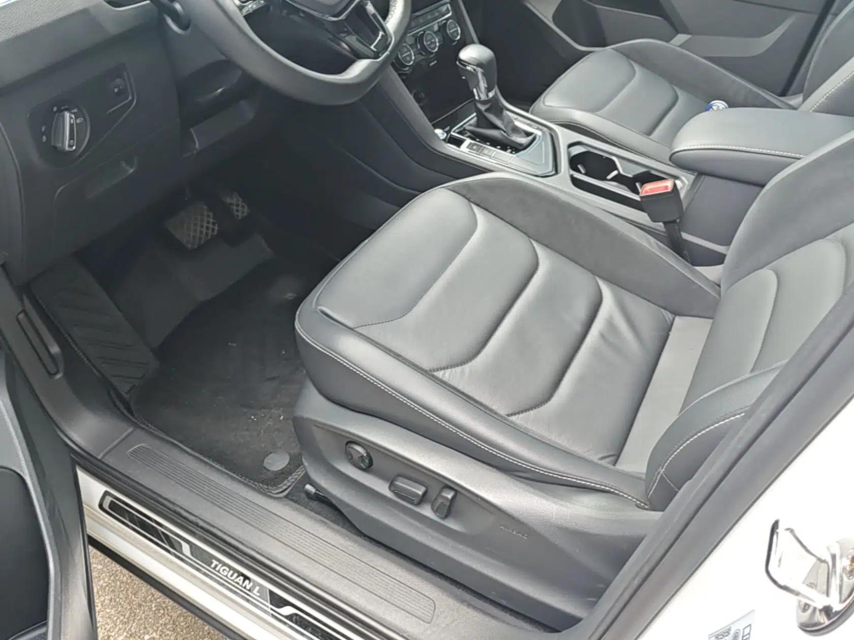 Volkswagen Tiguan L 2017 330TSI Automatic Two-Wheel Drive Luxury Edition — миниатюра 17