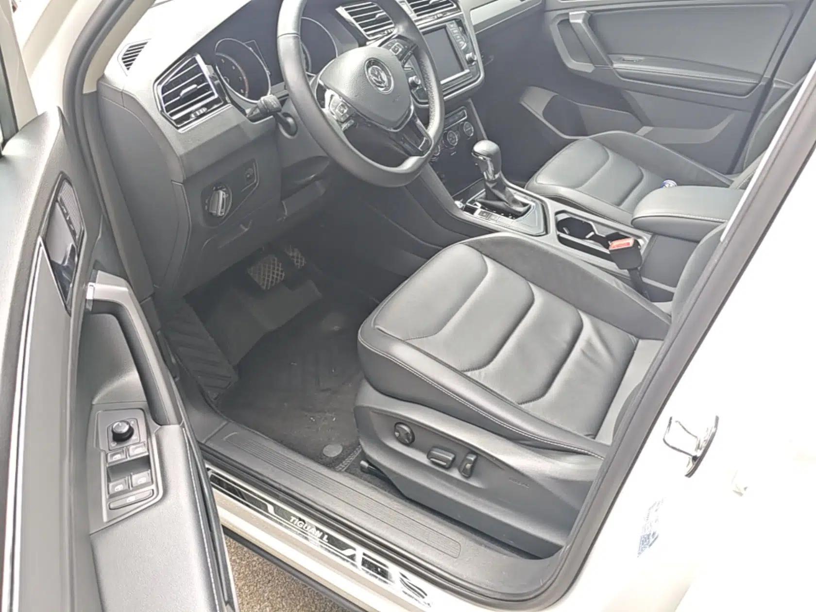 Volkswagen Tiguan L 2017 330TSI Automatic Two-Wheel Drive Luxury Edition — миниатюра 18