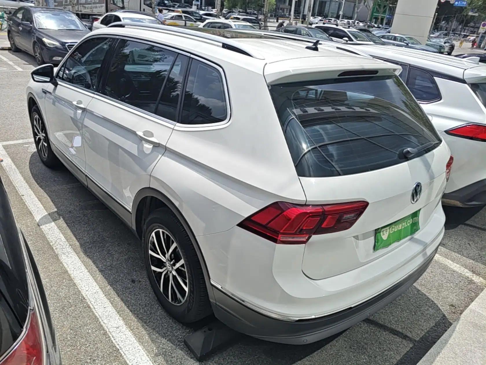 Volkswagen Tiguan L 2017 330TSI Automatic Two-Wheel Drive Luxury Edition — миниатюра 4