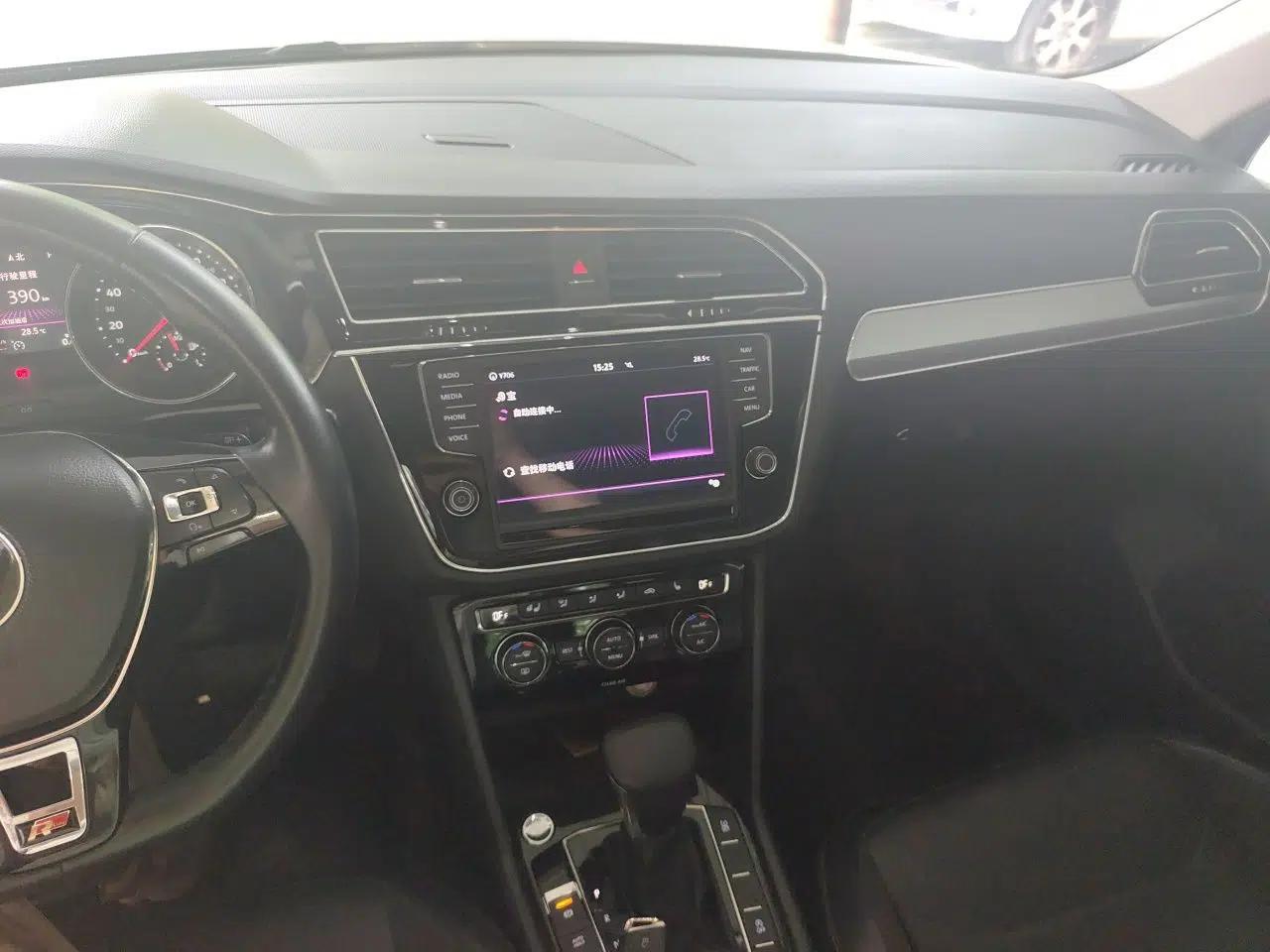 Volkswagen Tiguan L 2018 330TSI Automatic Two-Wheel Drive Luxury Edition — миниатюра 13