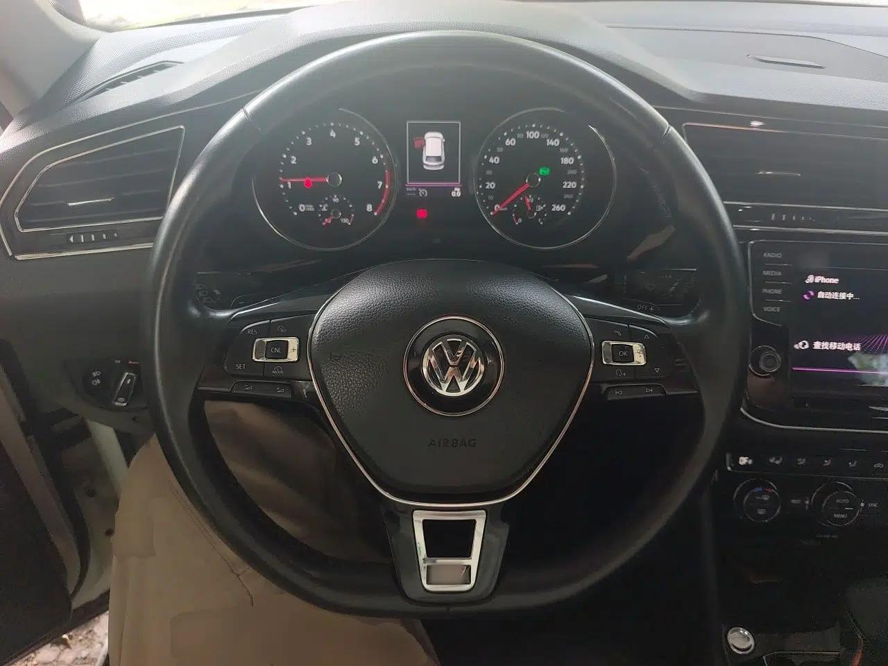 Volkswagen Tiguan L 2018 330TSI Automatic Two-Wheel Drive Luxury Edition — миниатюра 10