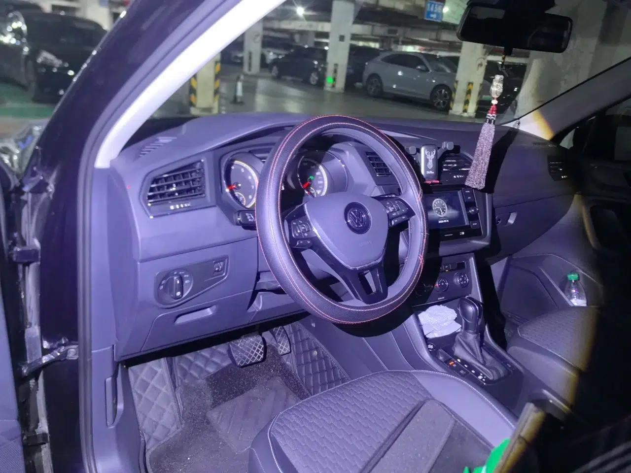 Volkswagen Tiguan L 2020 330TSI Automatic Two-Wheel Drive Luxury Edition China VI Standard — миниатюра 10