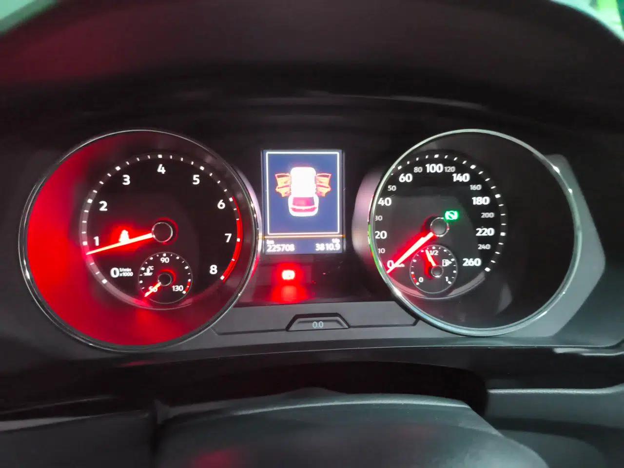 Volkswagen Tiguan L 2018 330TSI Automatic Two-Wheel Drive Luxury Edition — миниатюра 11