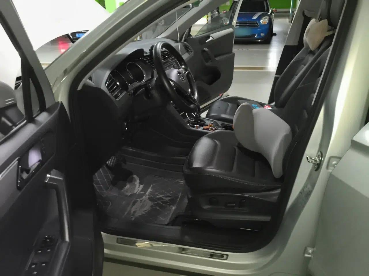 Volkswagen Tiguan L 2018 330TSI Automatic Two-Wheel Drive Luxury Edition — миниатюра 15